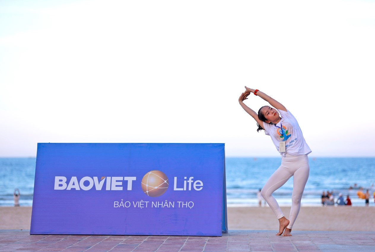 Bao Viet Nhan tho anh 6