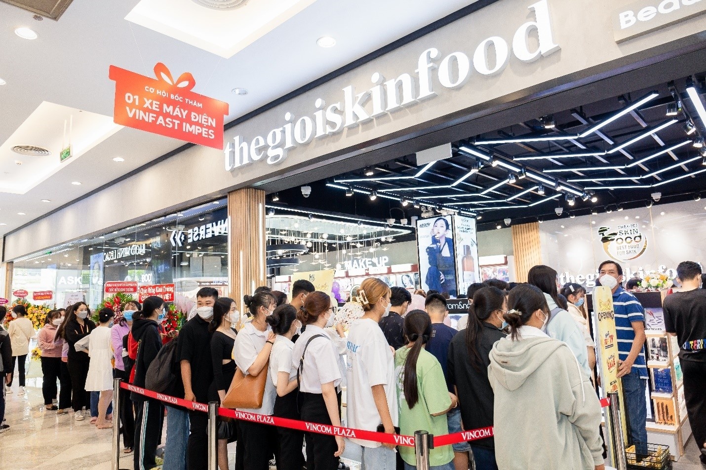 Them mot cua hang The Gioi Skinfood khai truong tai Vincom My Tho hinh anh