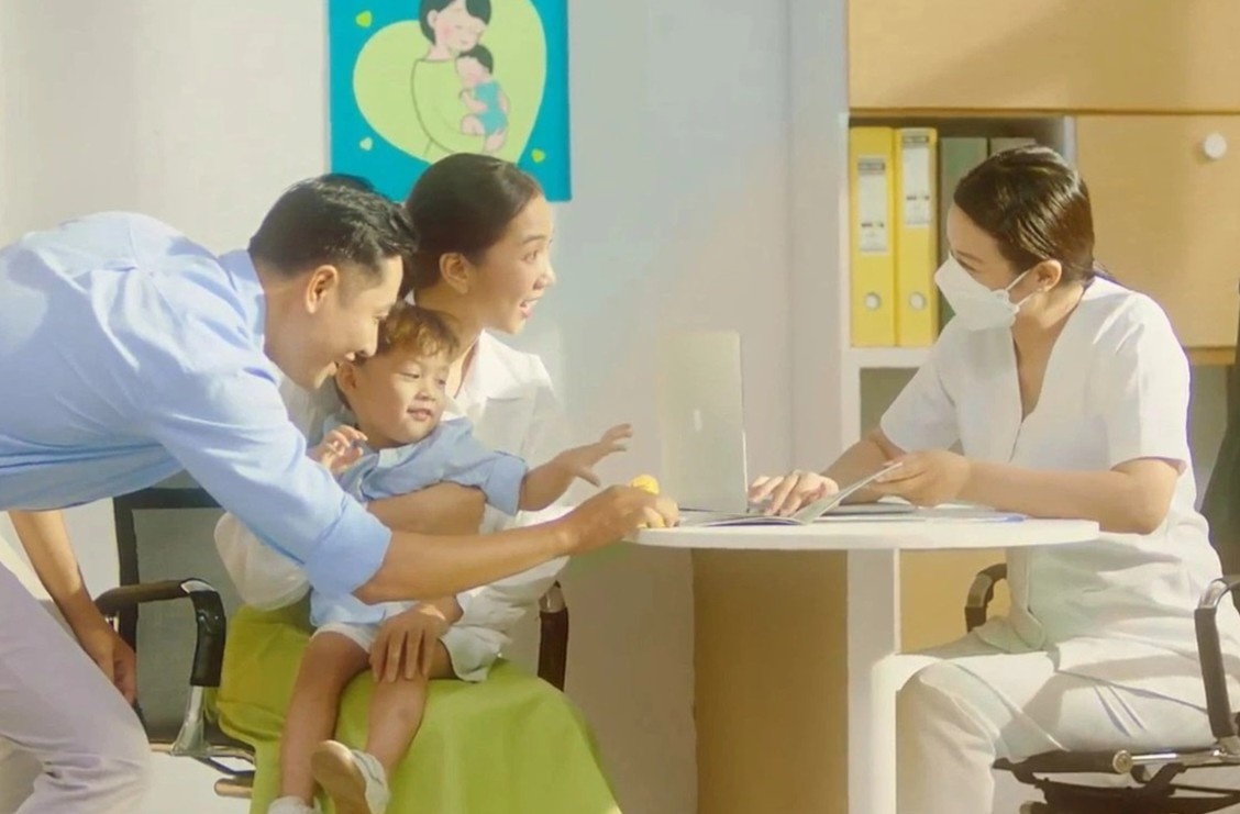 Khan gia hao hung voi ca khuc ve nguoi me '6 trong 1' hinh anh