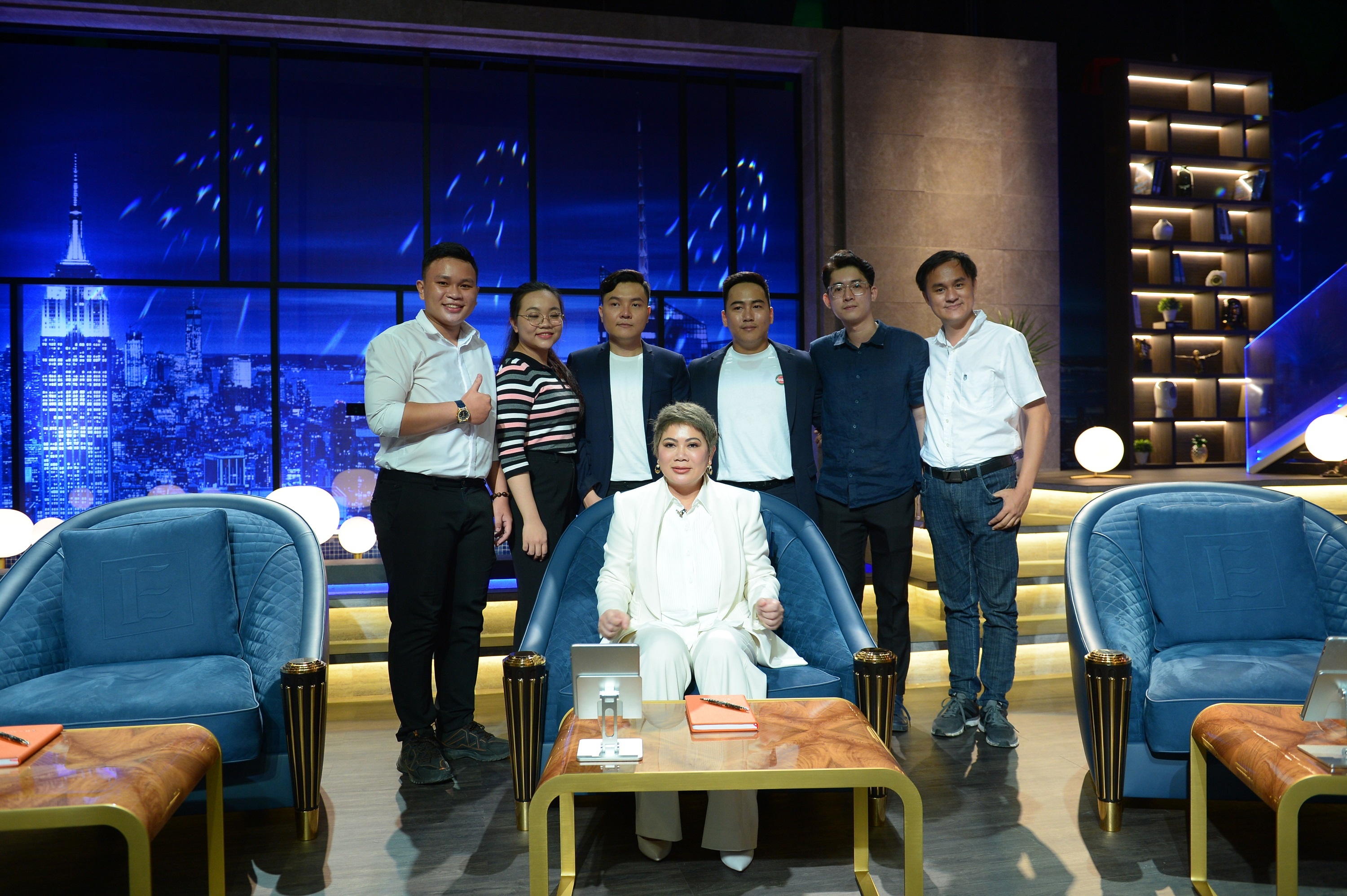 Shark Lien,  Shark Tank mua 5 anh 4