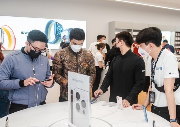 TopZone chi manh 2 ty, tung uu dai iPhone 13 chi nua gia hinh anh