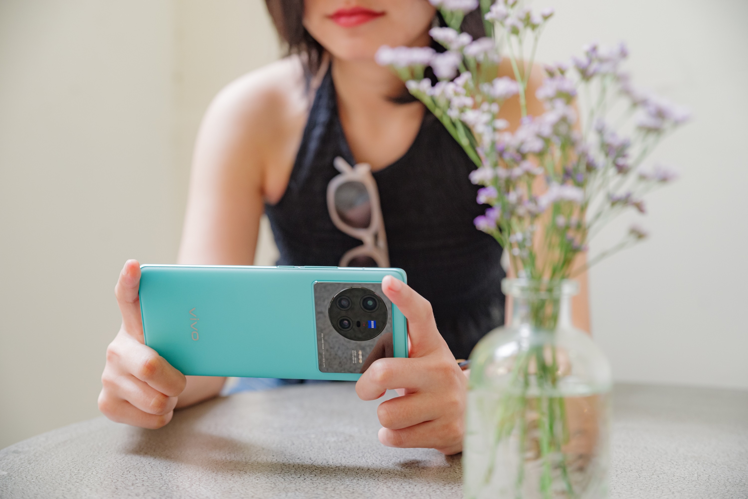 Vivo Viet Nam ra mat bo doi flagship X80 va X80 Pro hinh anh