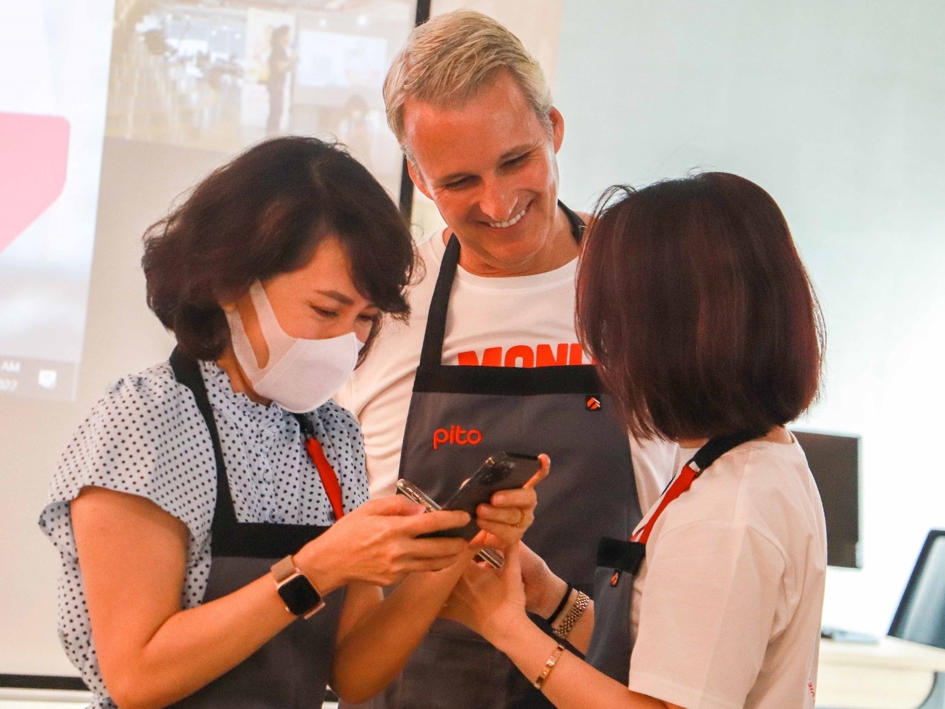 AIA,  Vu Le Mong Ha anh 3