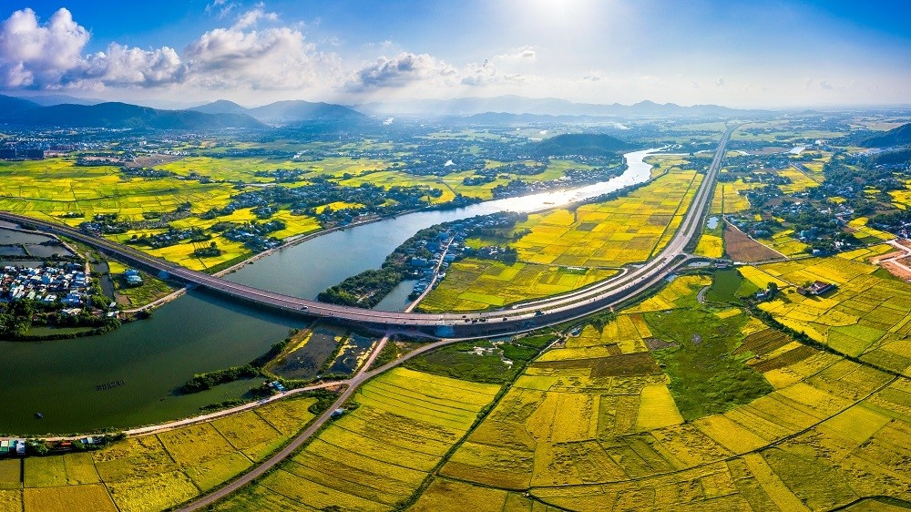 Ky Co Gateway - toa do dep tren quoc lo 19B hinh anh