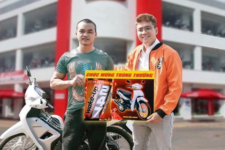 Wake-up 247 trao nhung chiec xe dau tien cho nguoi choi trung thuong hinh anh