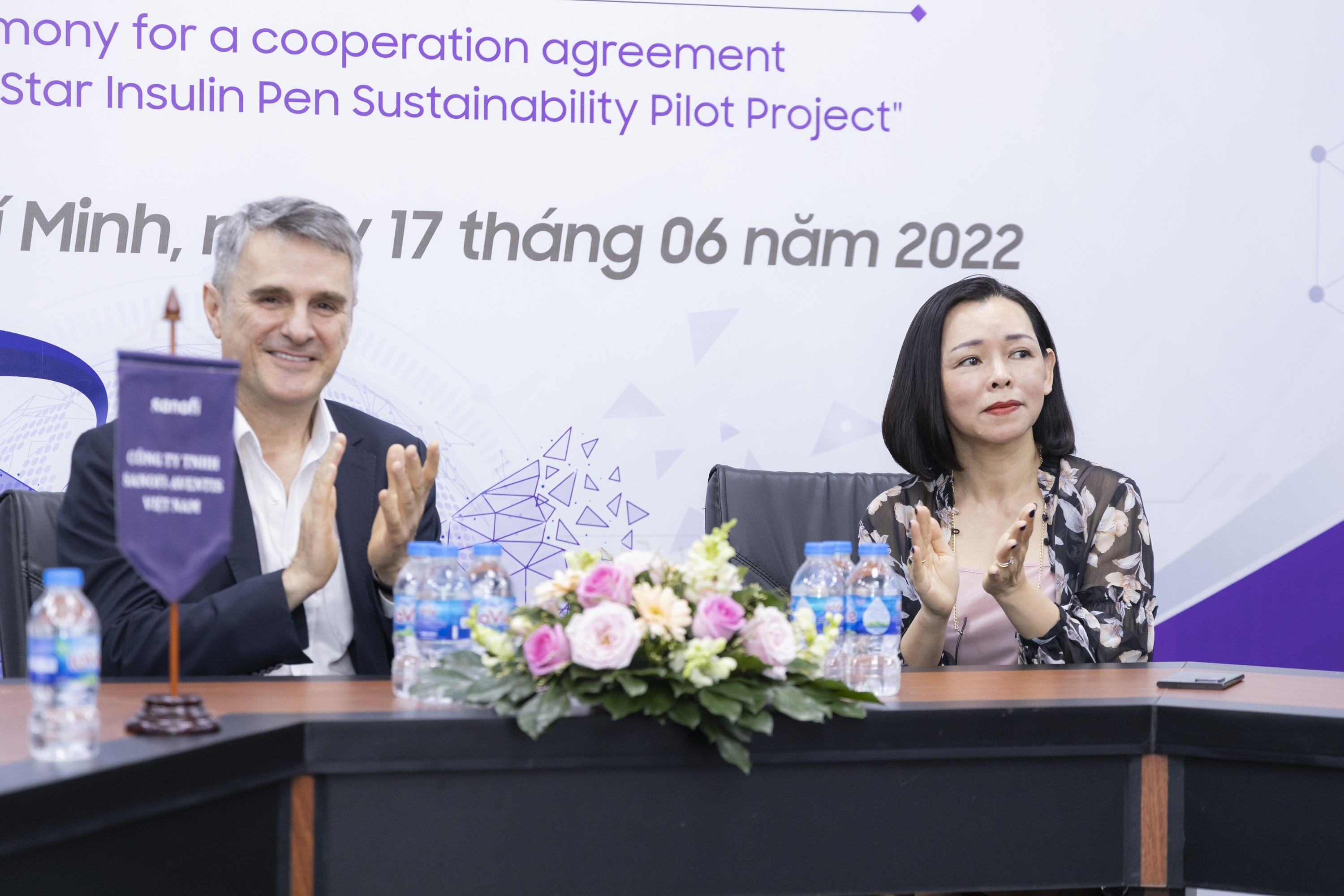 FPT Long Chau bat tay Sanofi huong den phat trien ben vung hinh anh