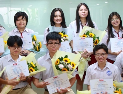 Hon 94% hoc sinh Asian School duoc mien thi ngoai ngu ky thi THPT hinh anh
