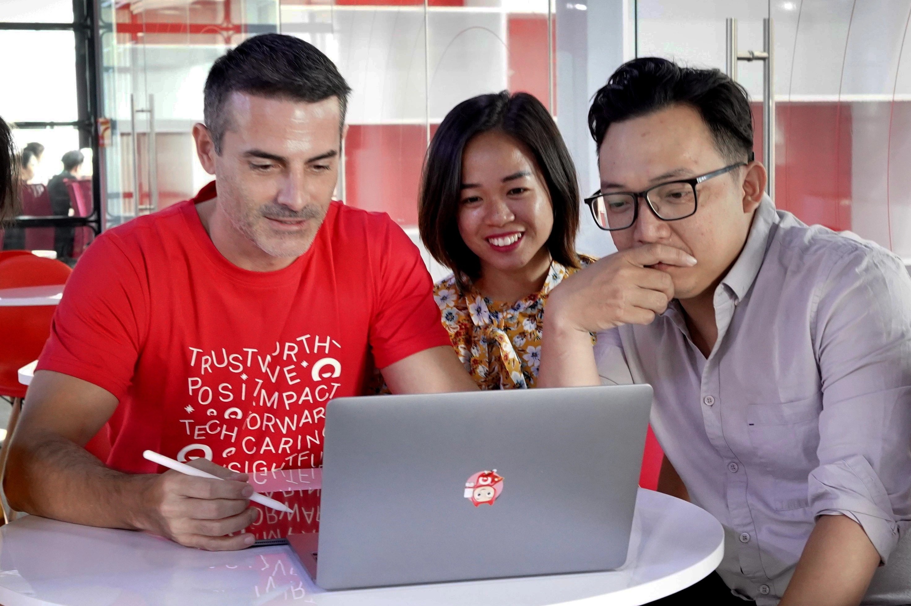 Giam doc Quan ly rui ro Home Credit Viet Nam nhan giai C-Suite Award hinh anh