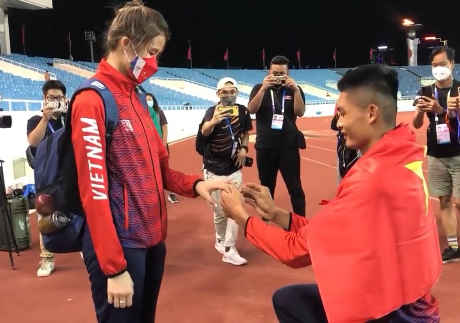 Phia sau tam HCV SEA Games 31 cua van dong vien Nguyen Tien Trong hinh anh