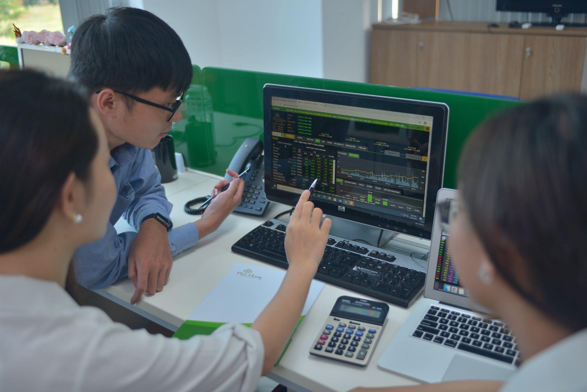 Chung khoan Phu Hung anh 2