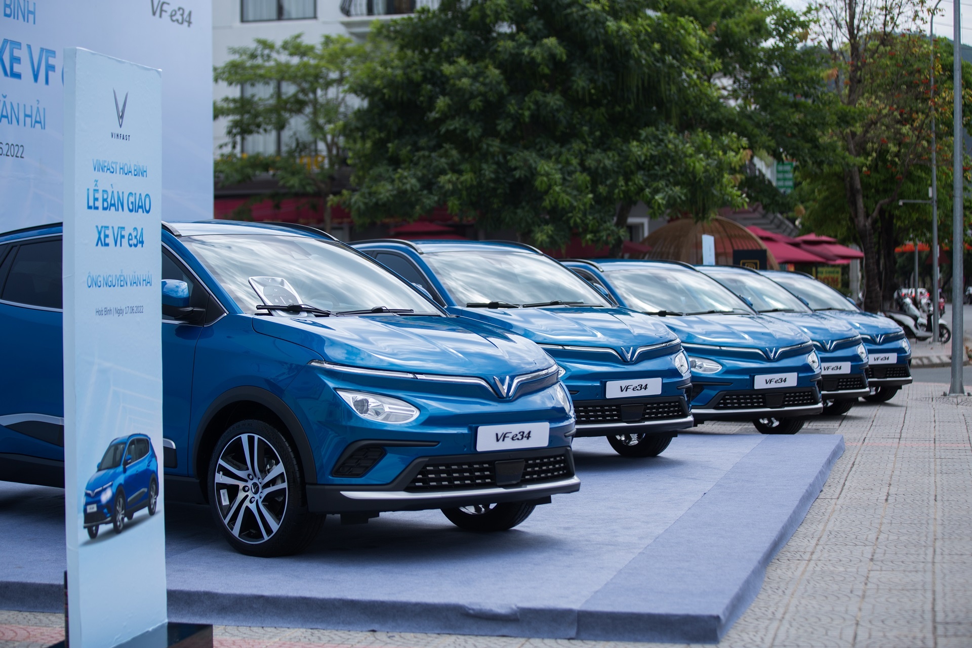 Lo xe oto dien VinFast VF e34 dau tien chay dich vu tai Hoa Binh hinh anh