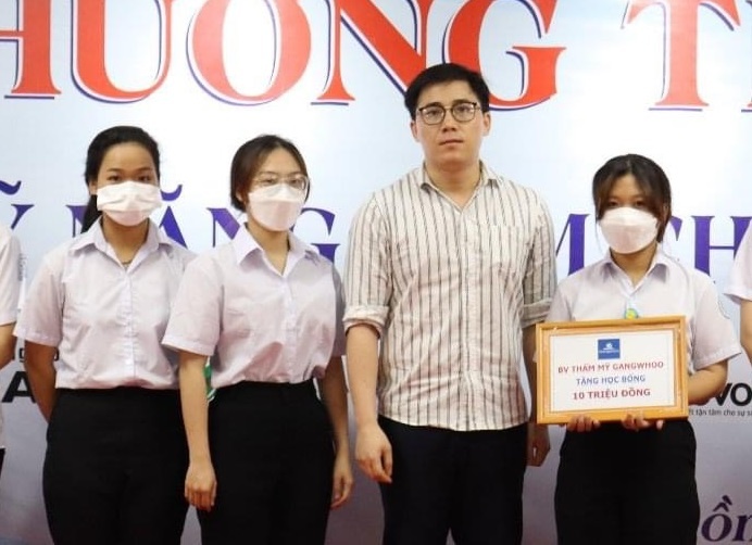 Benh vien Gangwhoo tang hoc bong cho sinh vien Cao dang Y te Dong Nai hinh anh