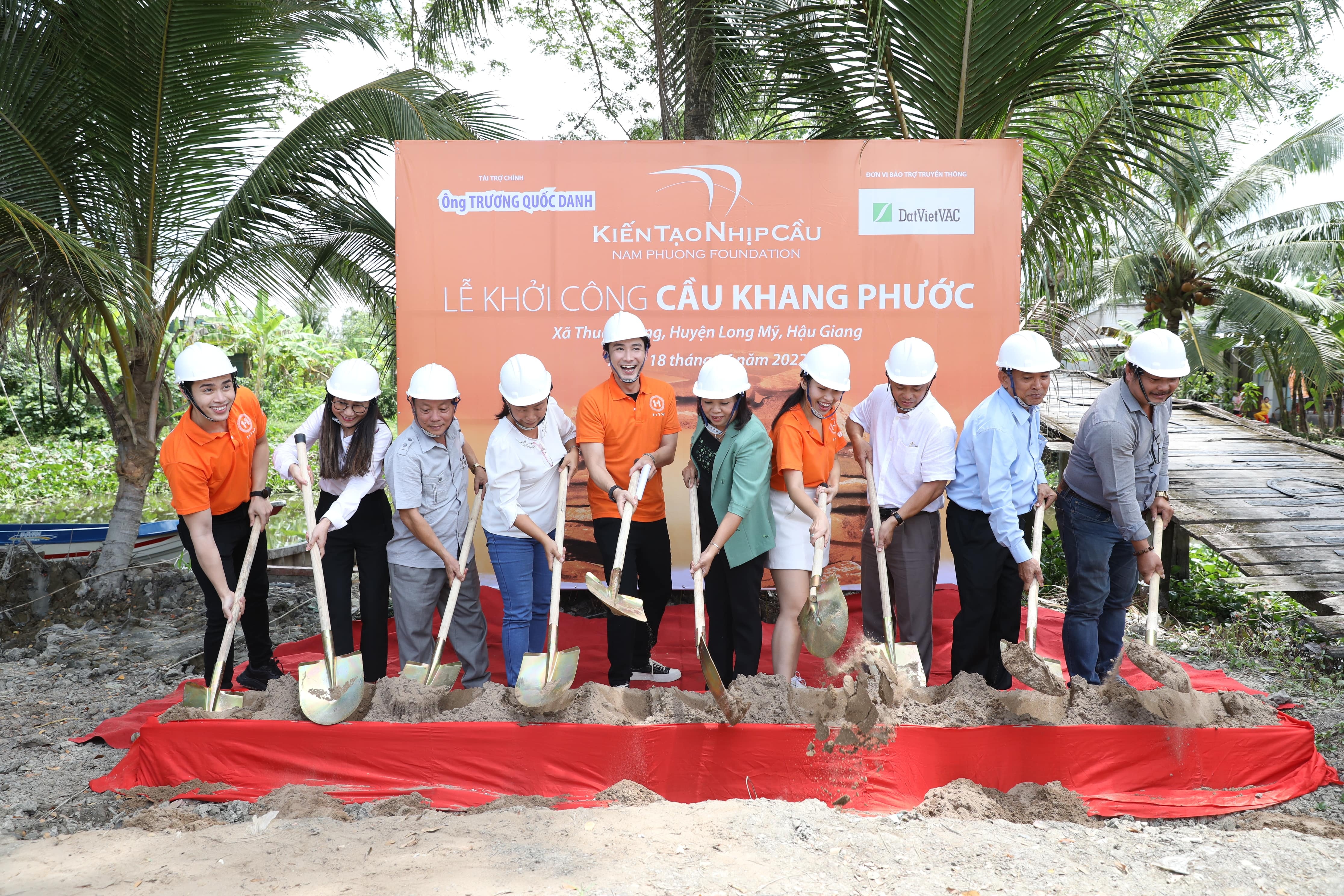 Quy Nam Phuong,  vi cong dong anh 8