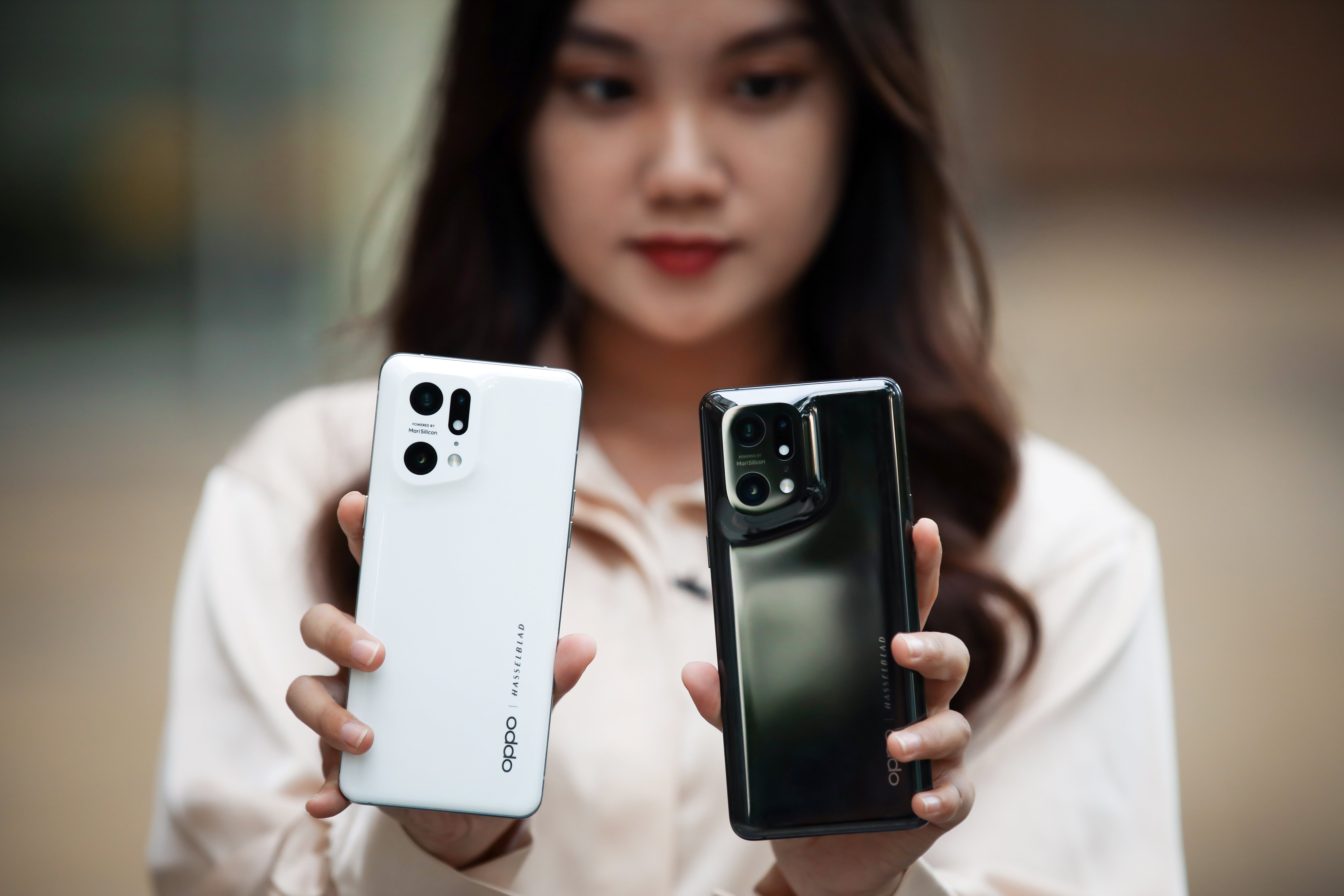 Cach Find X5 Pro tao an tuong o phan khuc cao cap hinh anh