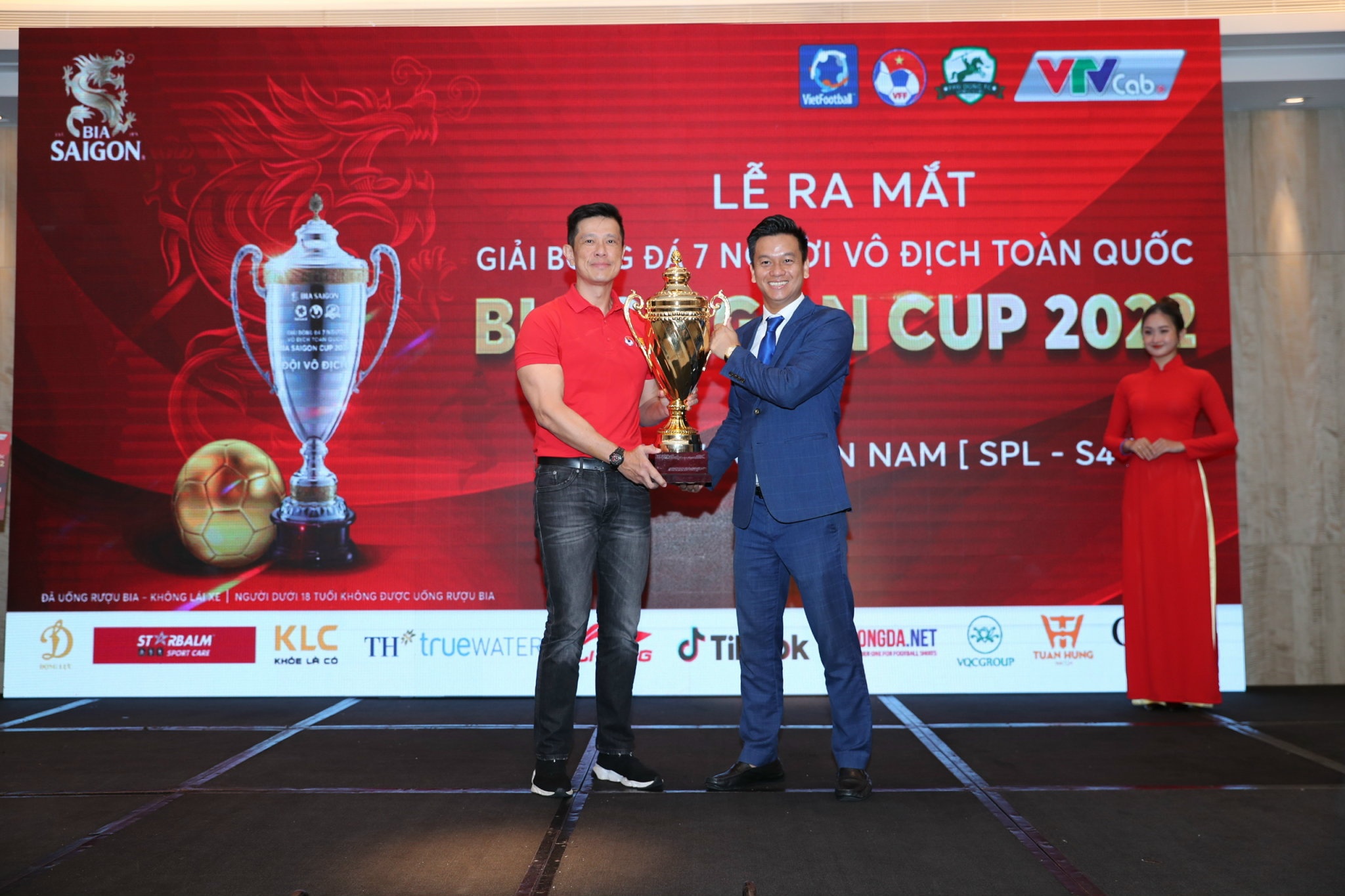 Giai bong da VPL-S3 Bia Saigon Cup 2022 ra mat tai TP.HCM hinh anh