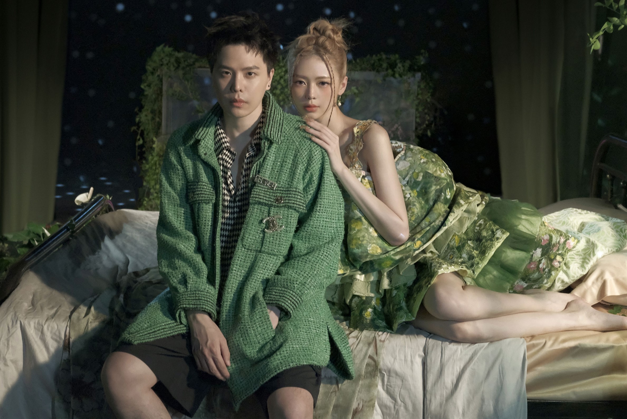 Trinh Thang Binh, Liz Kim Cuong tao an tuong o man ket hop moi hinh anh