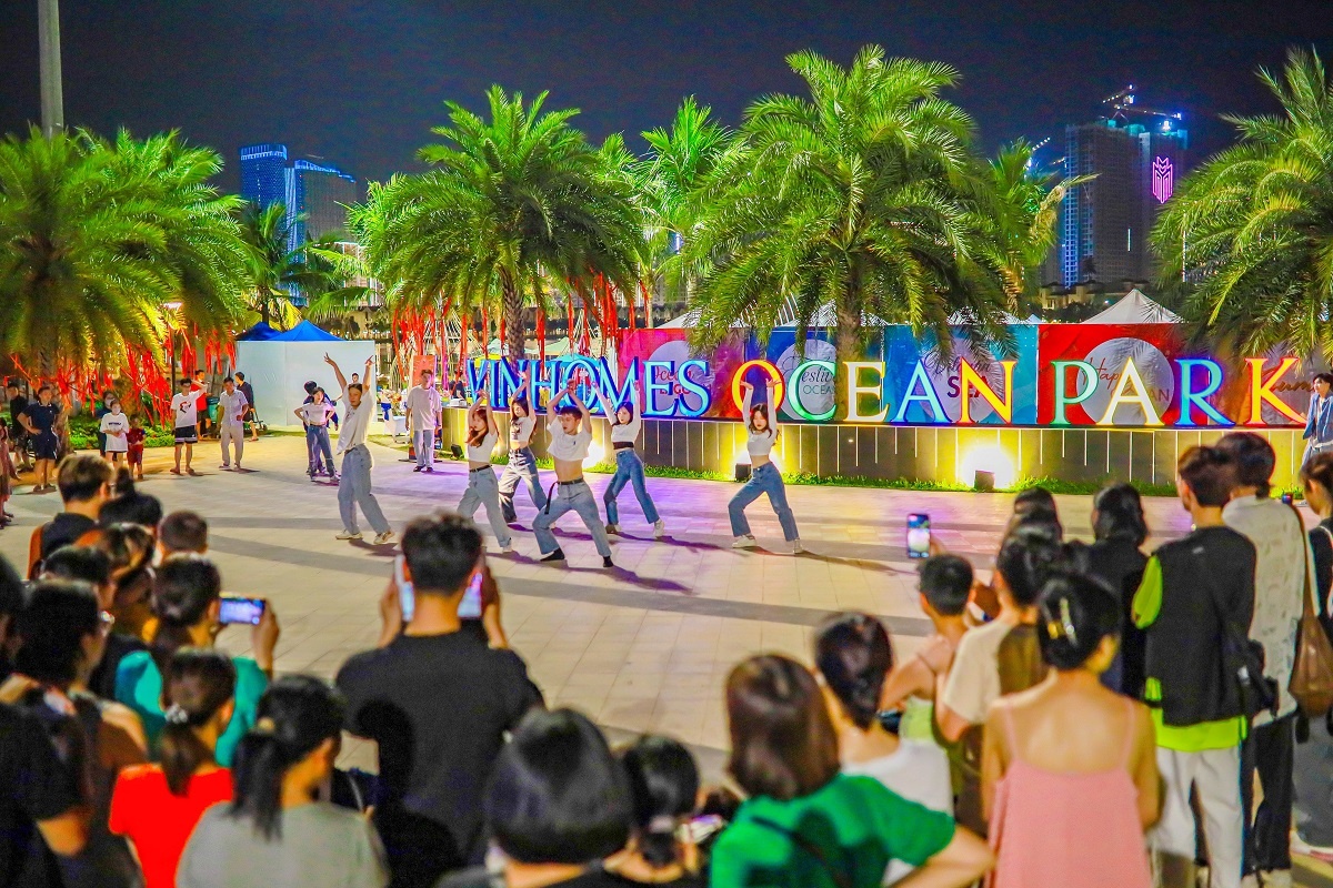Khuay dong 8 tuan le hoi bien Festive Ocean Lagoon hinh anh