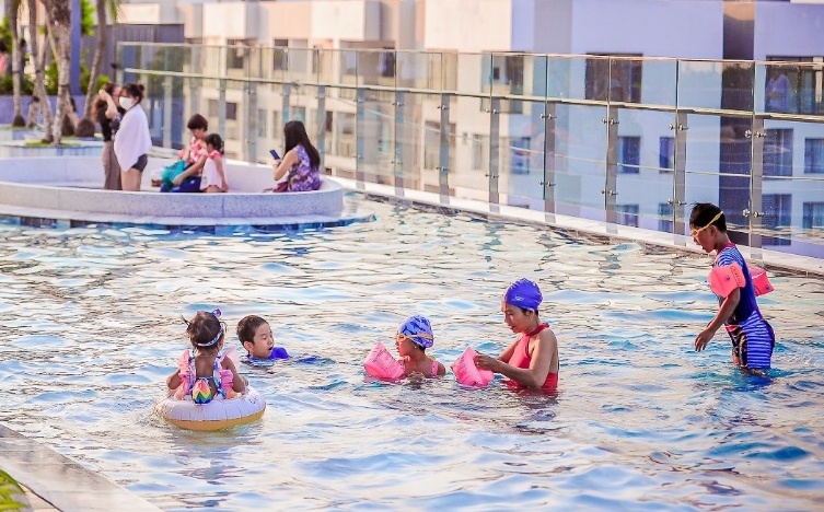 An Gia to chuc hoat dong 'Don he ruc ro - Choi vui het co' cho tre hinh anh