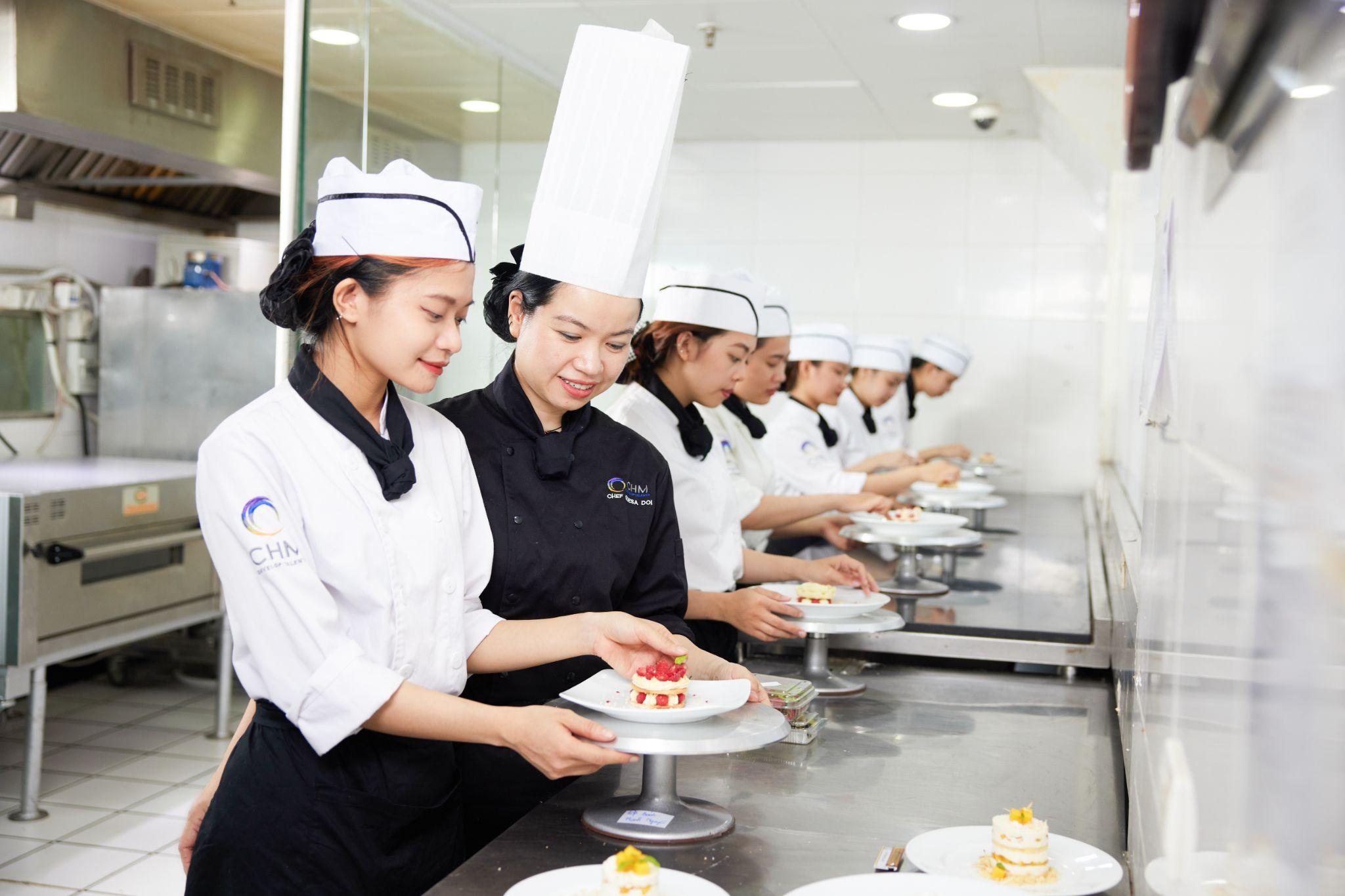 Ly do nganh Khach san - Am thuc tai Hoc vien CHM hut Gen Z hinh anh