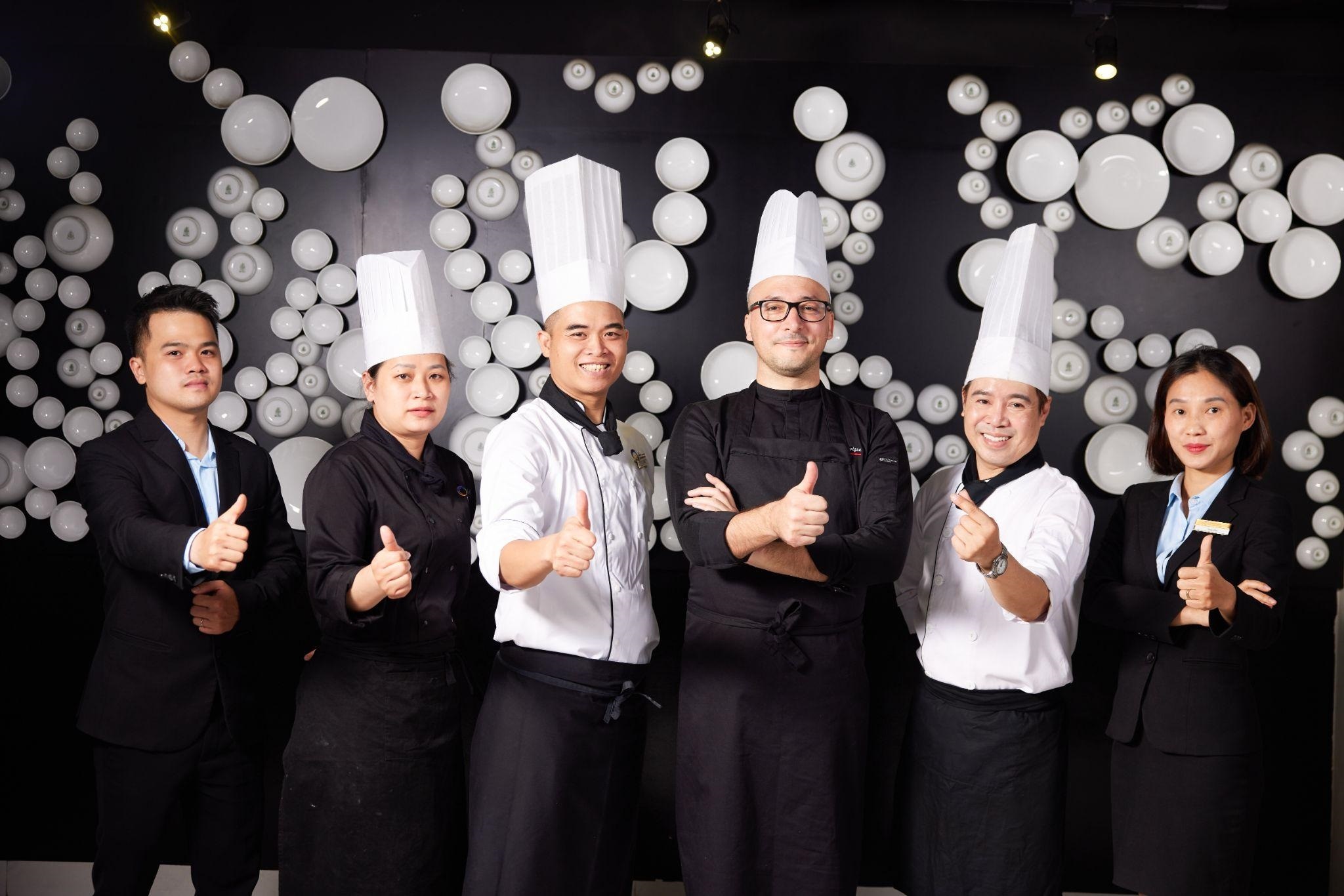 Hoc vien Quoc te CHM,  moi truong hoc hien dai anh 7