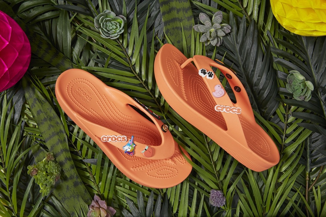 Len do sanh dieu voi BST mua he cua Crocs hinh anh