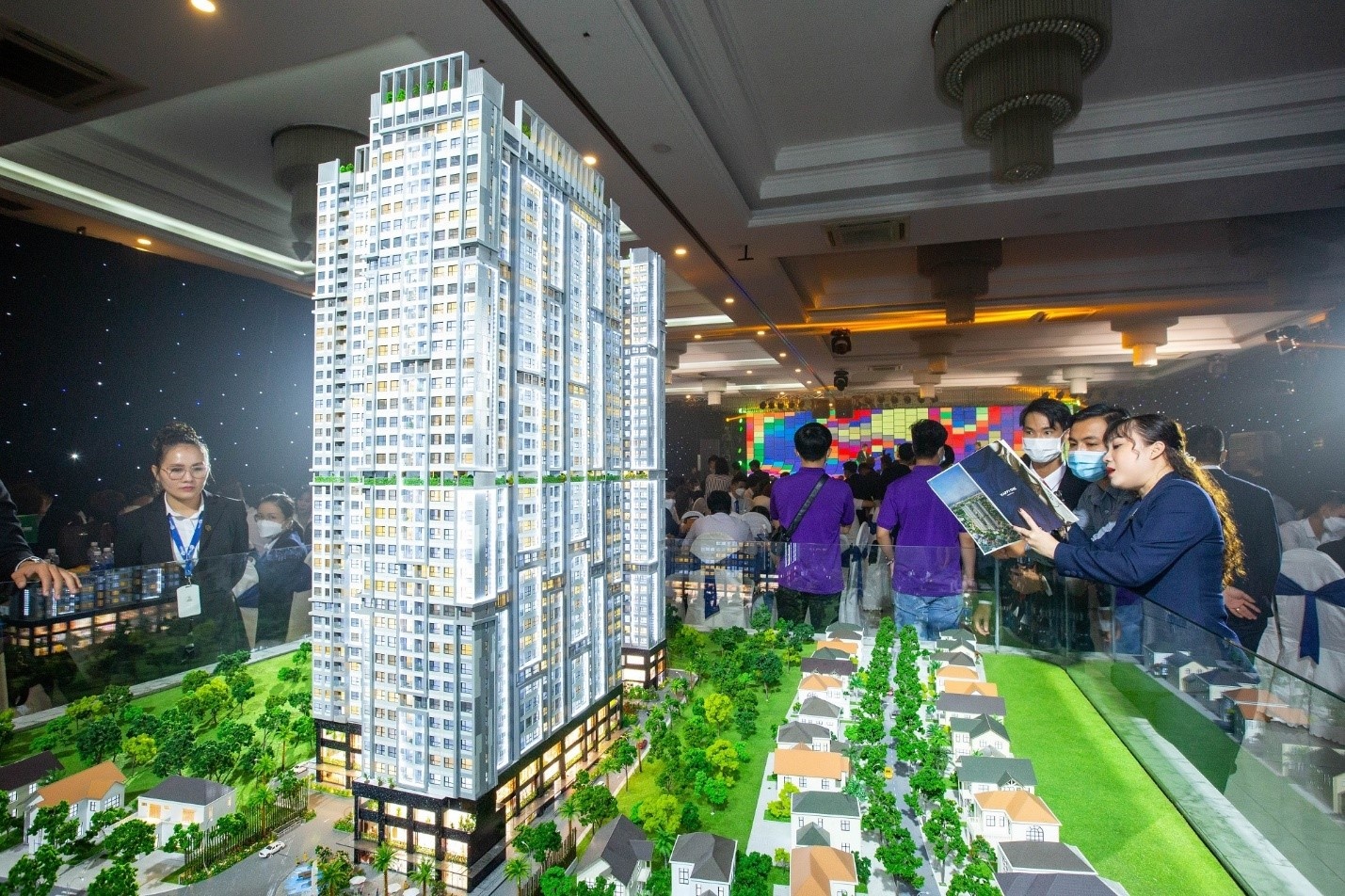 Khoi dong chuong trinh tri an khach hang Happy One Central hinh anh