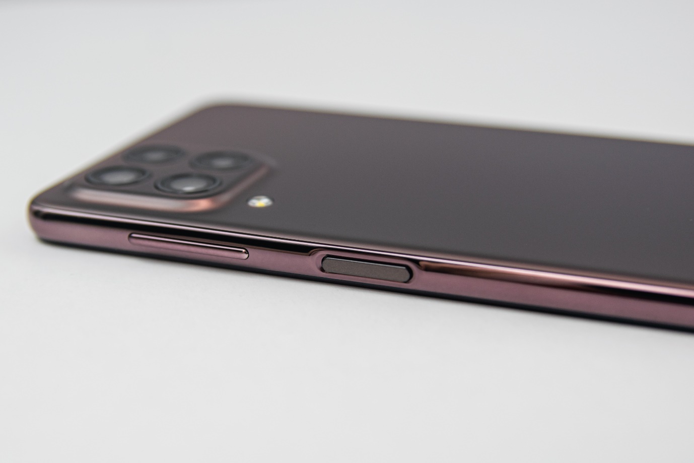 Galaxy M53 5G,  MediaTek Dimensity 900 anh 4