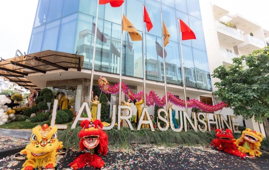 Nuoc hoa Laura Paris anh 3