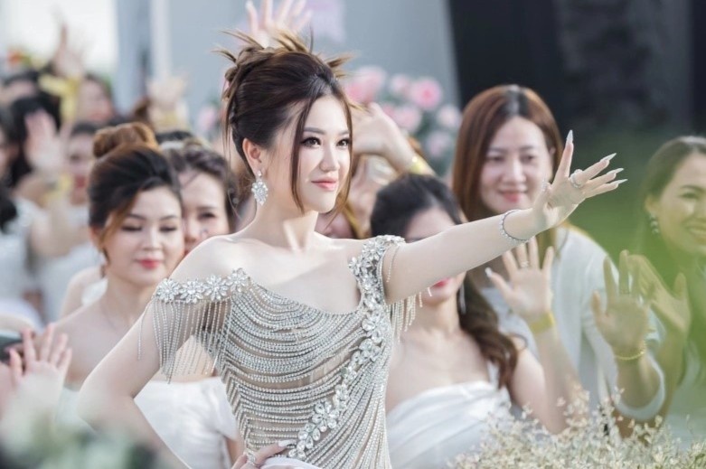 A Cosmetics no luc dua chi em tro lai thanh xuan hinh anh