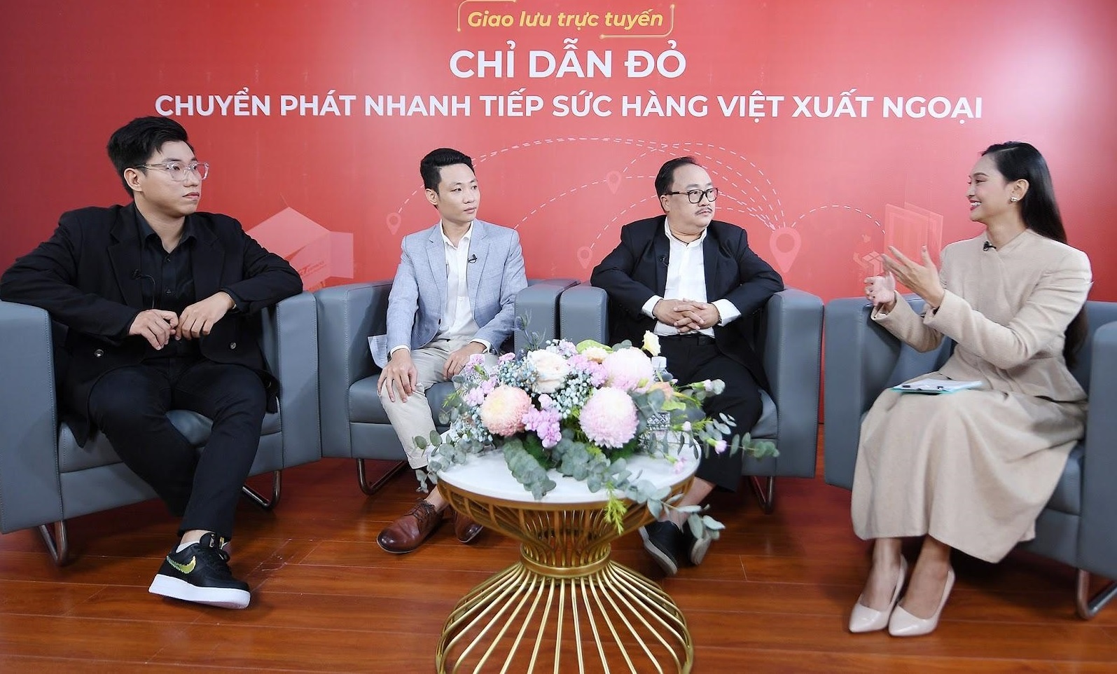 van chuyen,  thuong mai dien tu anh 1