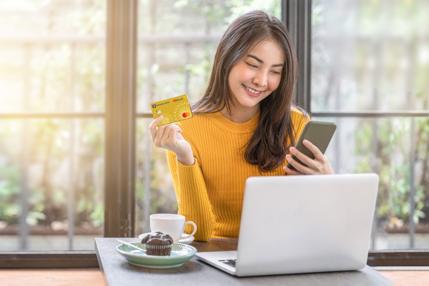 Mua den dau, hoan tien den do voi the HDBank Petrolimex '4 trong 1' hinh anh