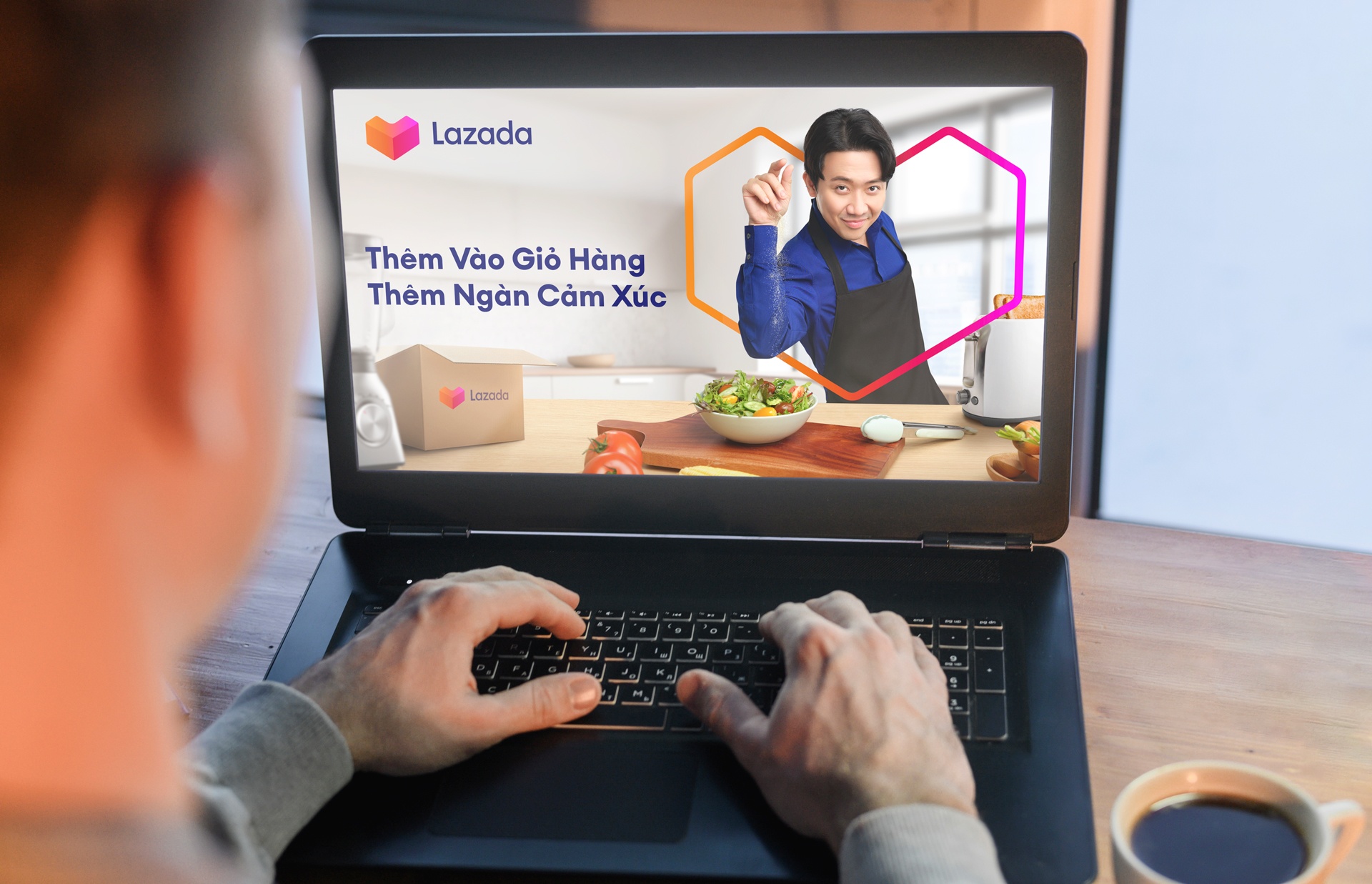 'Mua sam tren Lazada, toi nhan duoc nhieu hon la mot goi hang' hinh anh