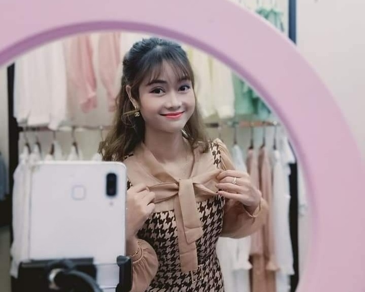 Livestream tren san TMDT:   Chuyen nghiep hoa de di duoc duong dai hinh anh