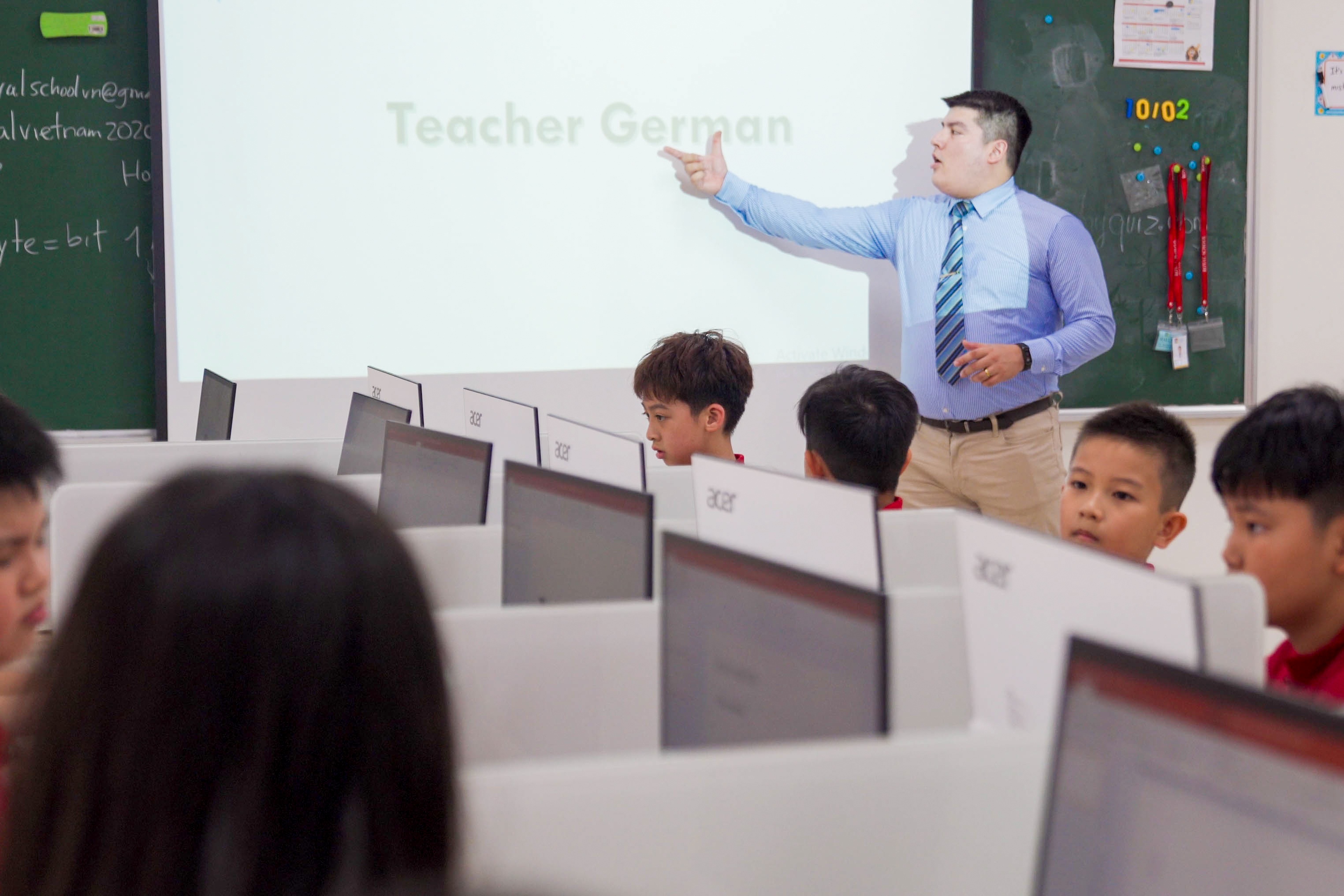 Truong Song ngu Quoc te Hoang Gia anh 3