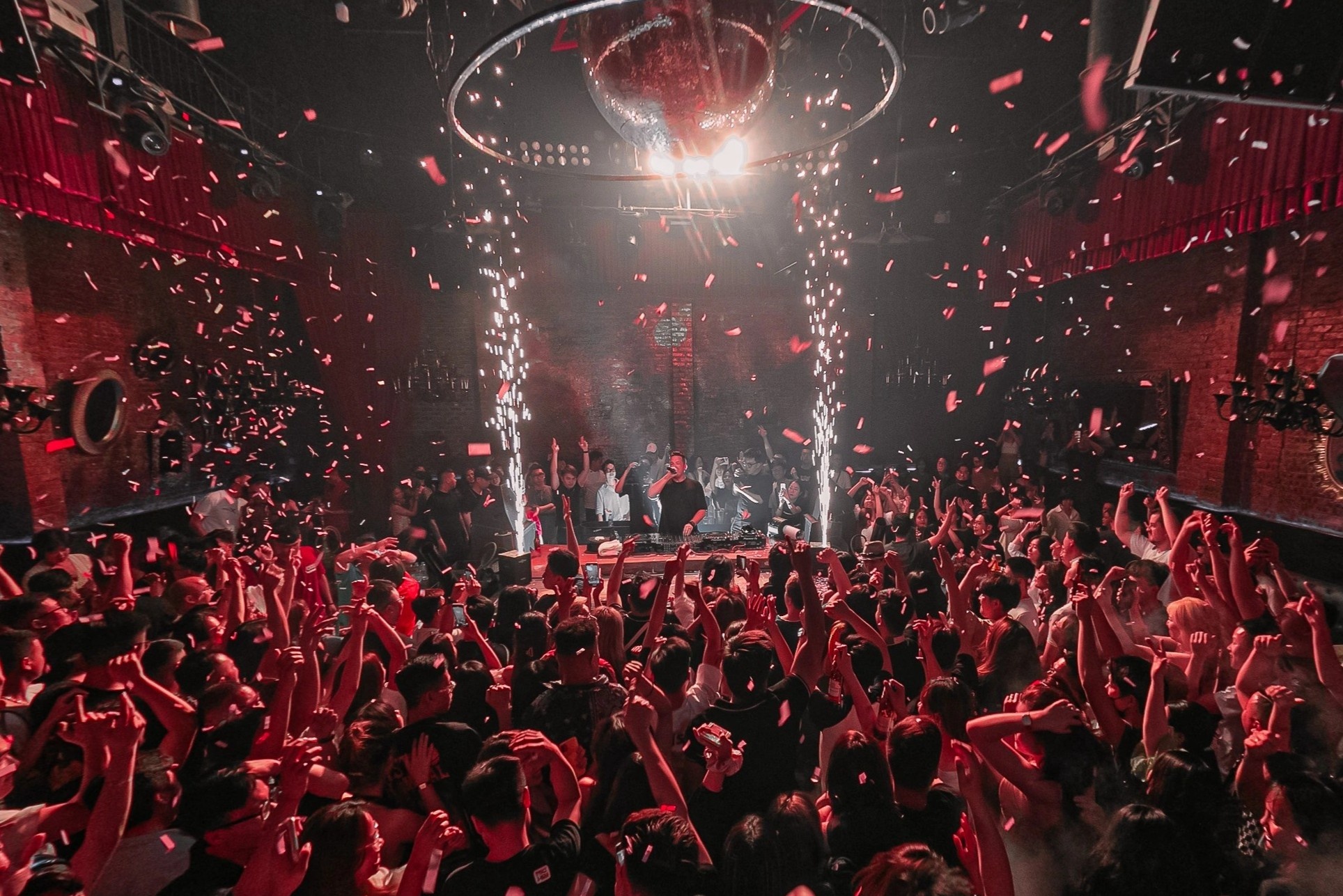 1900 vao top 46 bang xep hang 100 club hang dau the gioi hinh anh