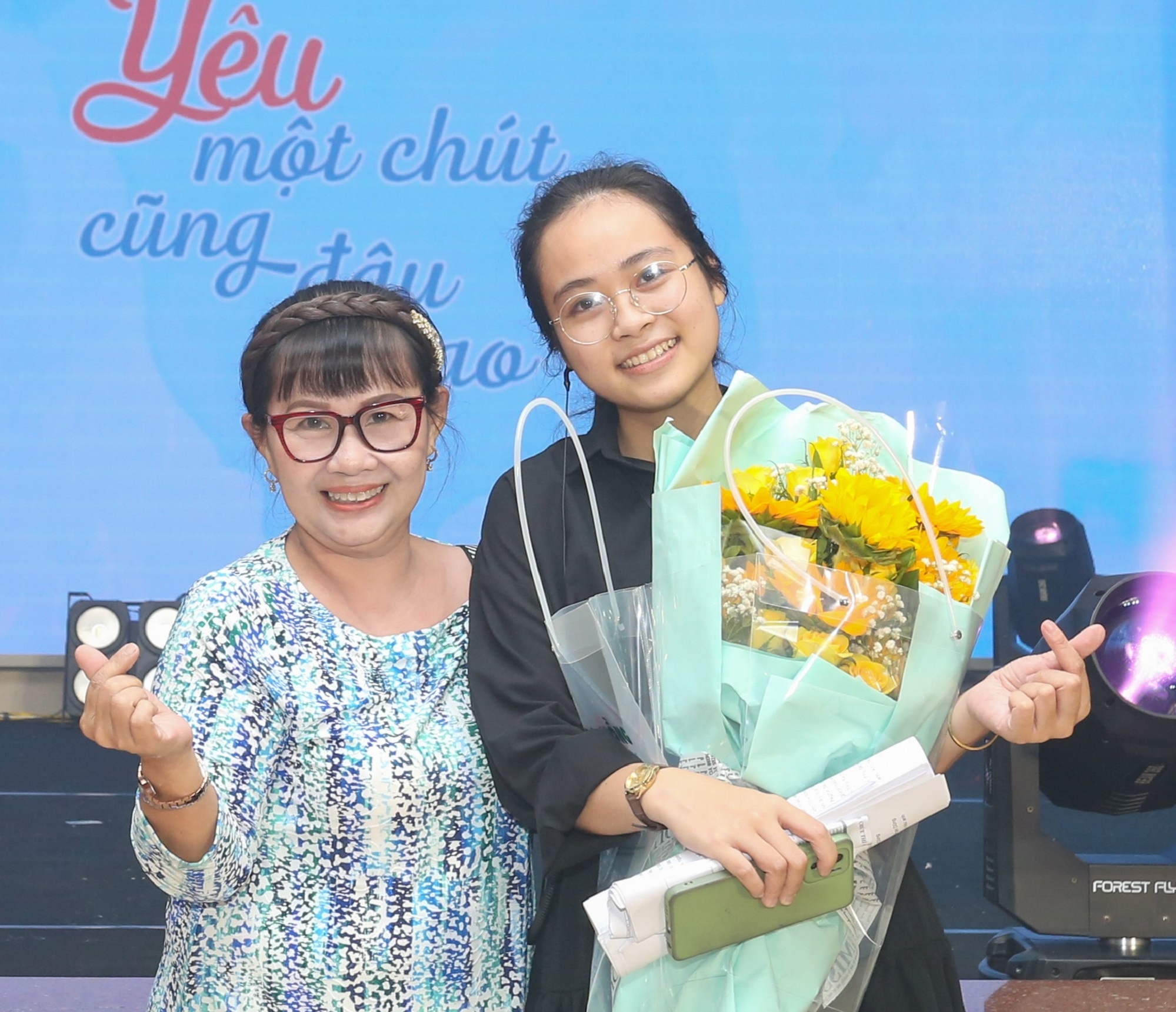 Hanh trinh lam show dau tay cua sinh vien Truyen thong da phuong tien hinh anh
