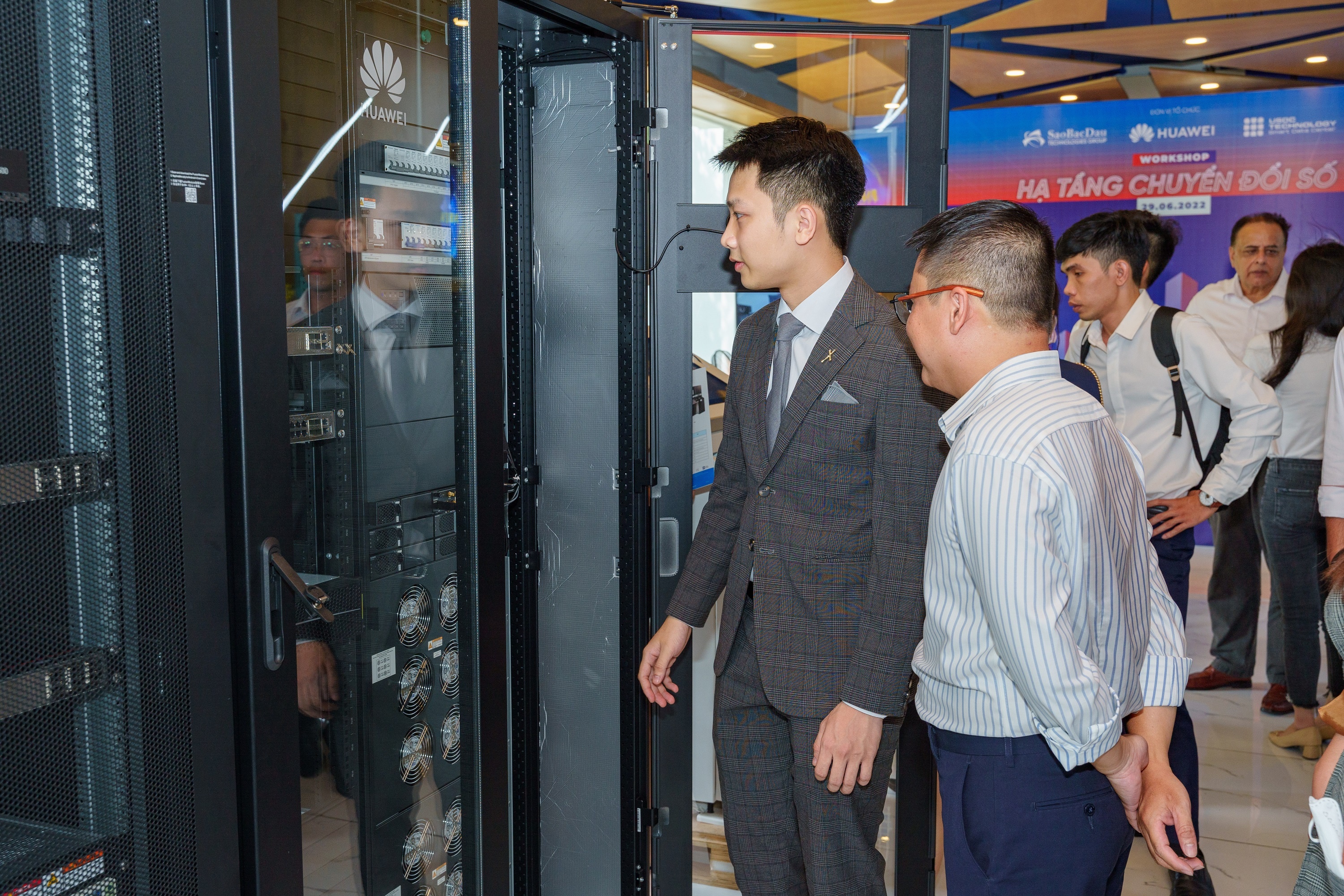 Huawei,  trung tam du lieu anh 2