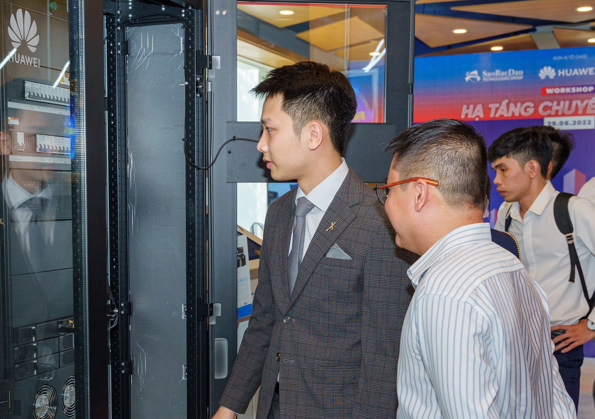 Xay dung trung tam du lieu the he moi cho nganh tai chinh ngan hang hinh anh