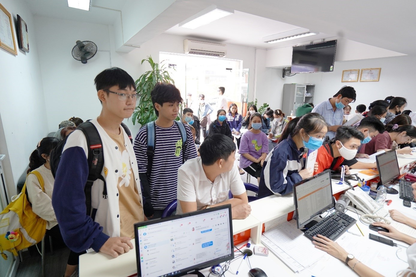 Xet tuyen hoc ba dai hoc anh 1