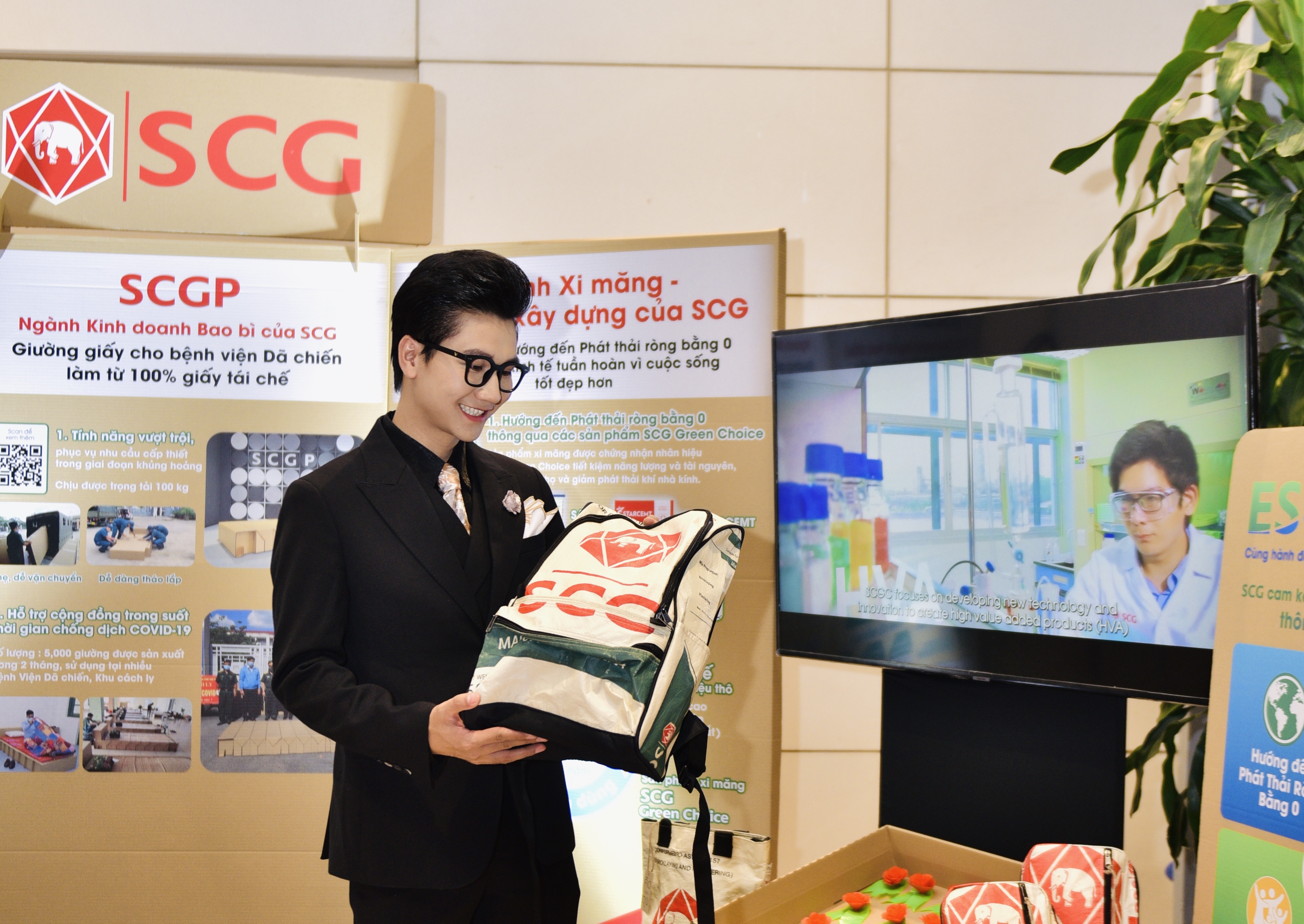 Nguoi tre hanh dong nham giam khi thai tu hieu ung nha kinh hinh anh