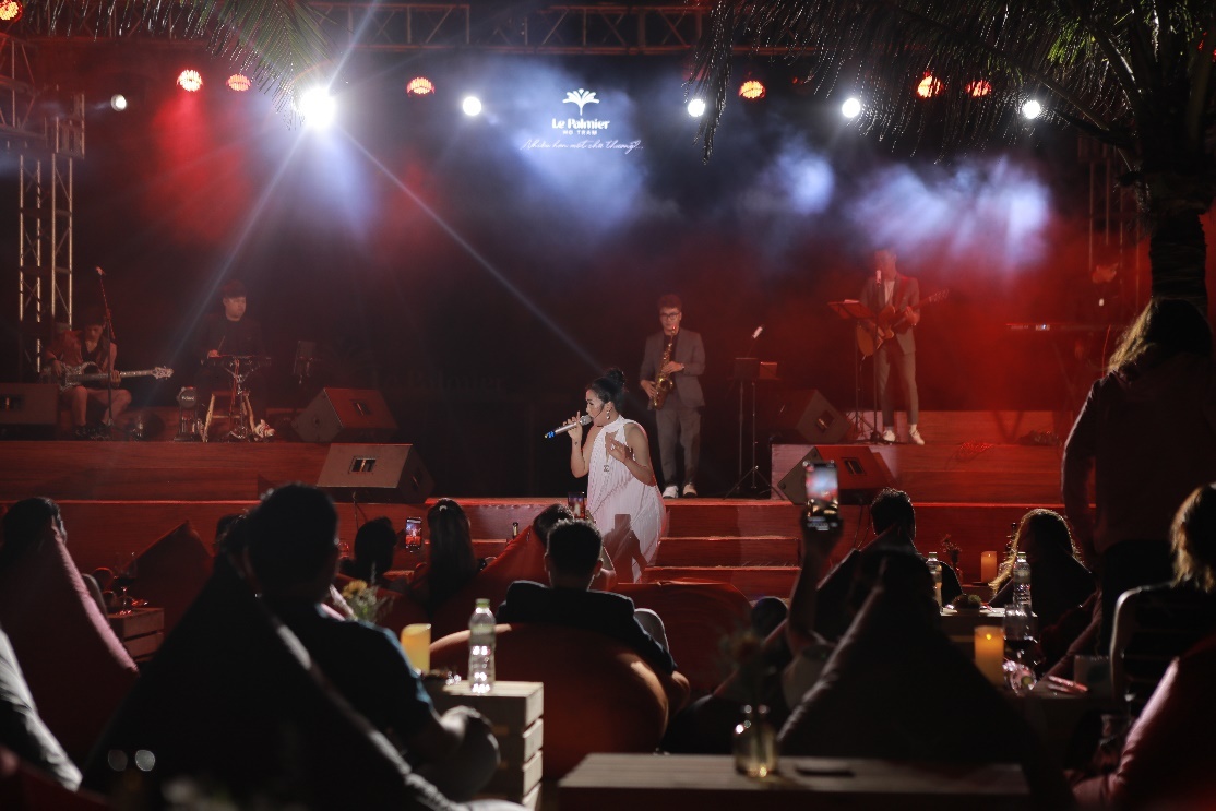 Le Palmier Ho Tram,  Nhieu hon mot chu thuong anh 5