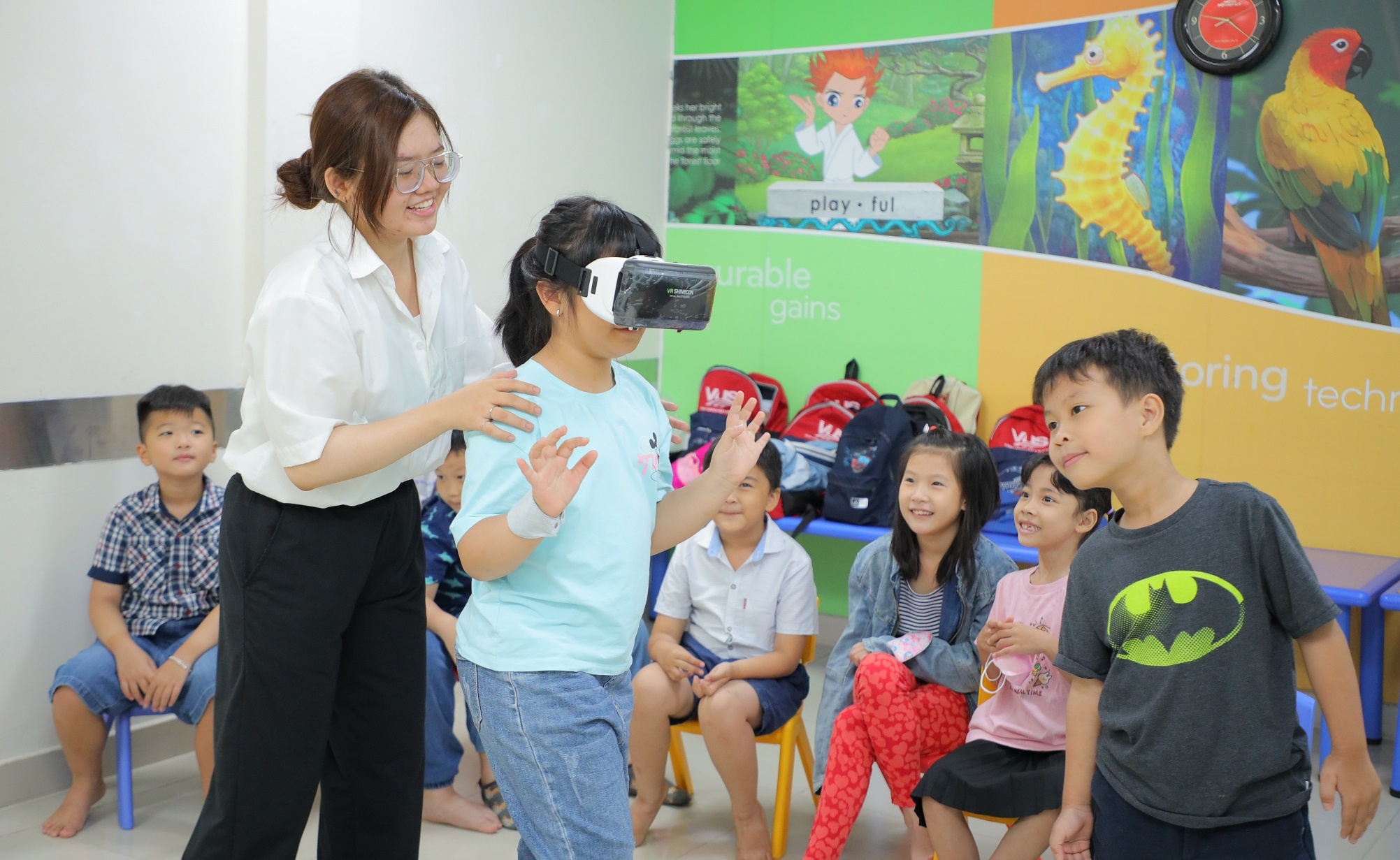 VUS Kinh Duong Vuong khai truong, uu dai nhieu khoa hoc Anh ngu he hinh anh