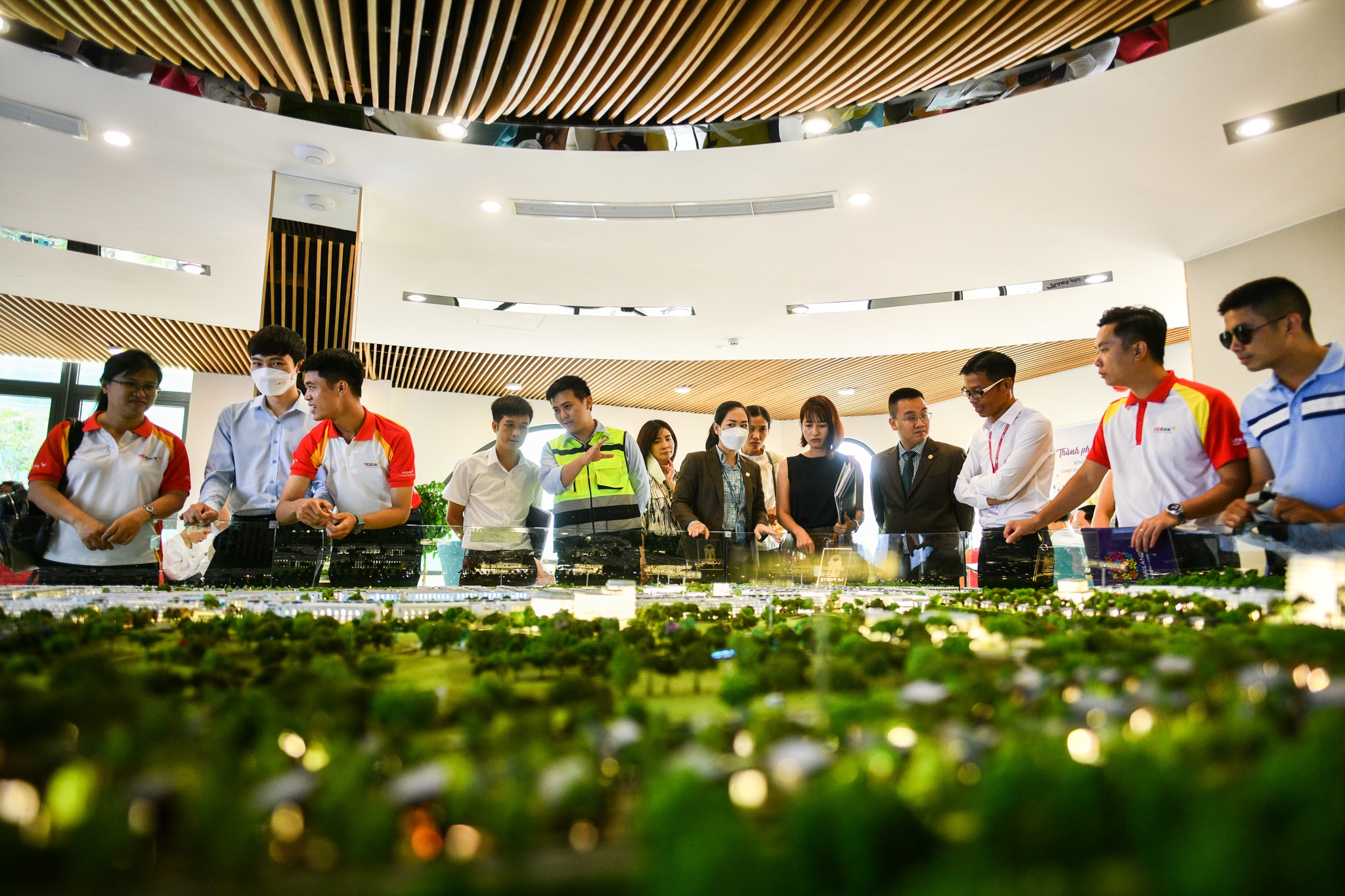 Mailand Hoang Dong Lang Son ra mat quan the pho thuong mai La Porte hinh anh