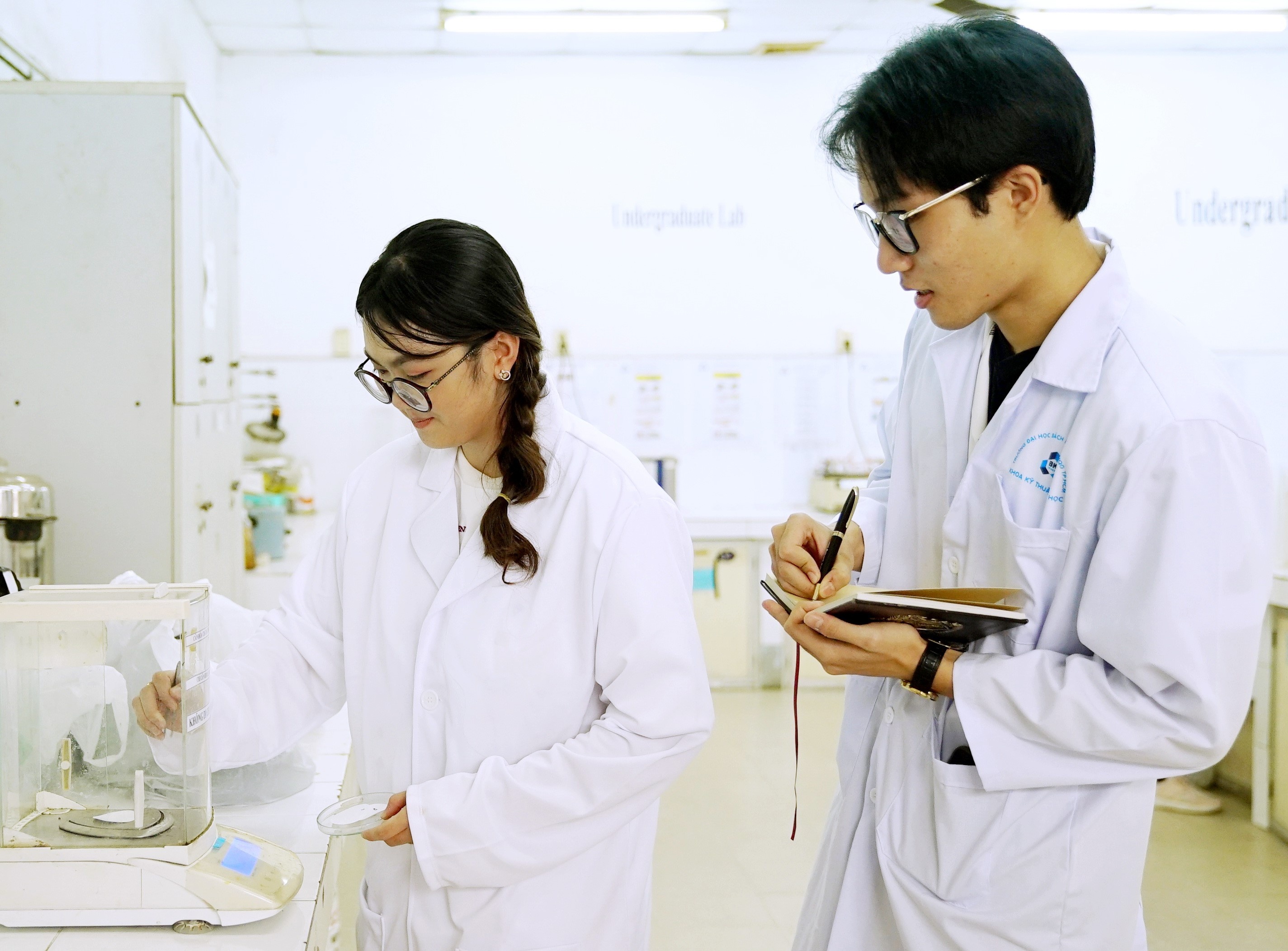 Truong Dai hoc Bach Khoa anh 1