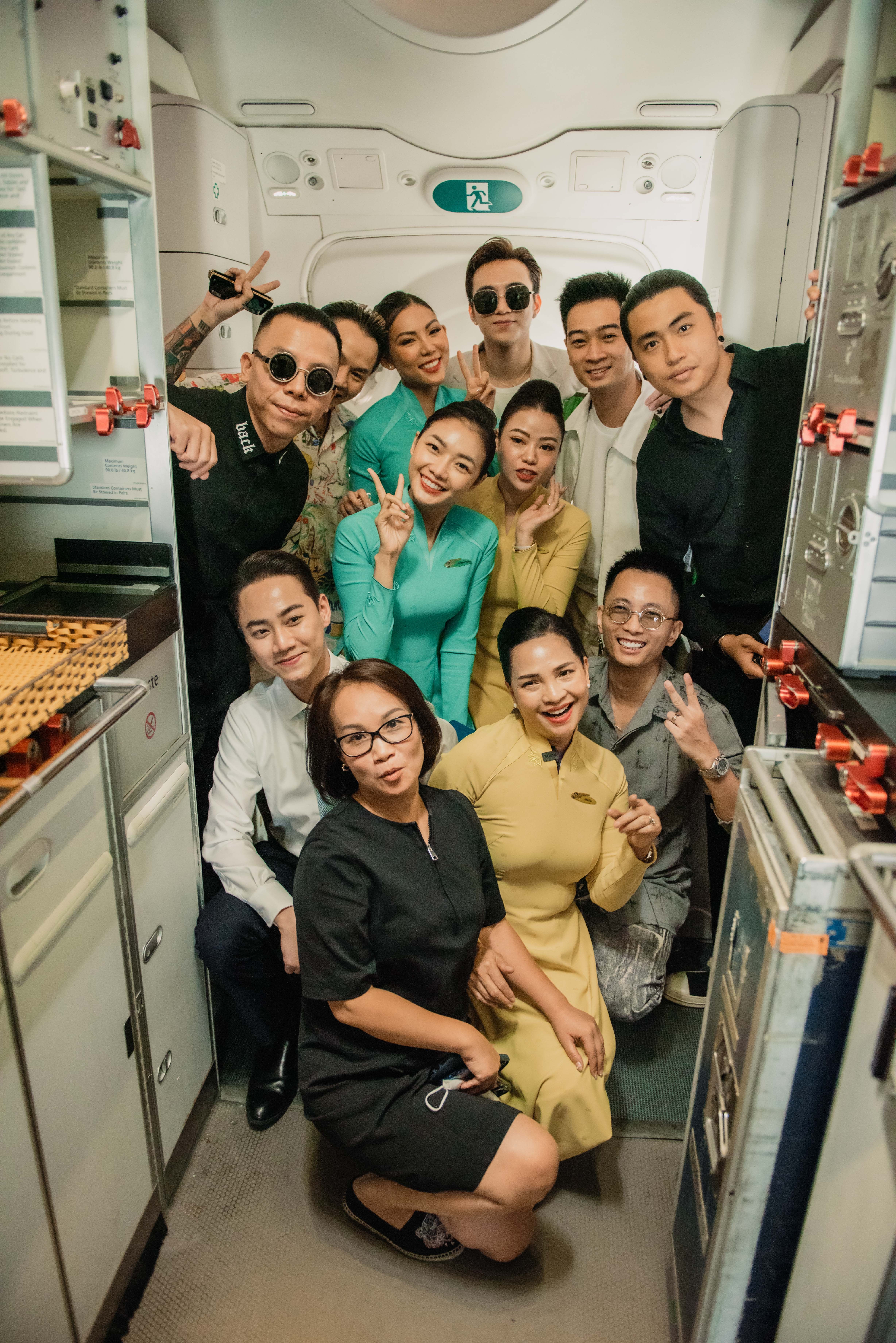 Nhanh len nhe!,  bai hat chu de anh 2