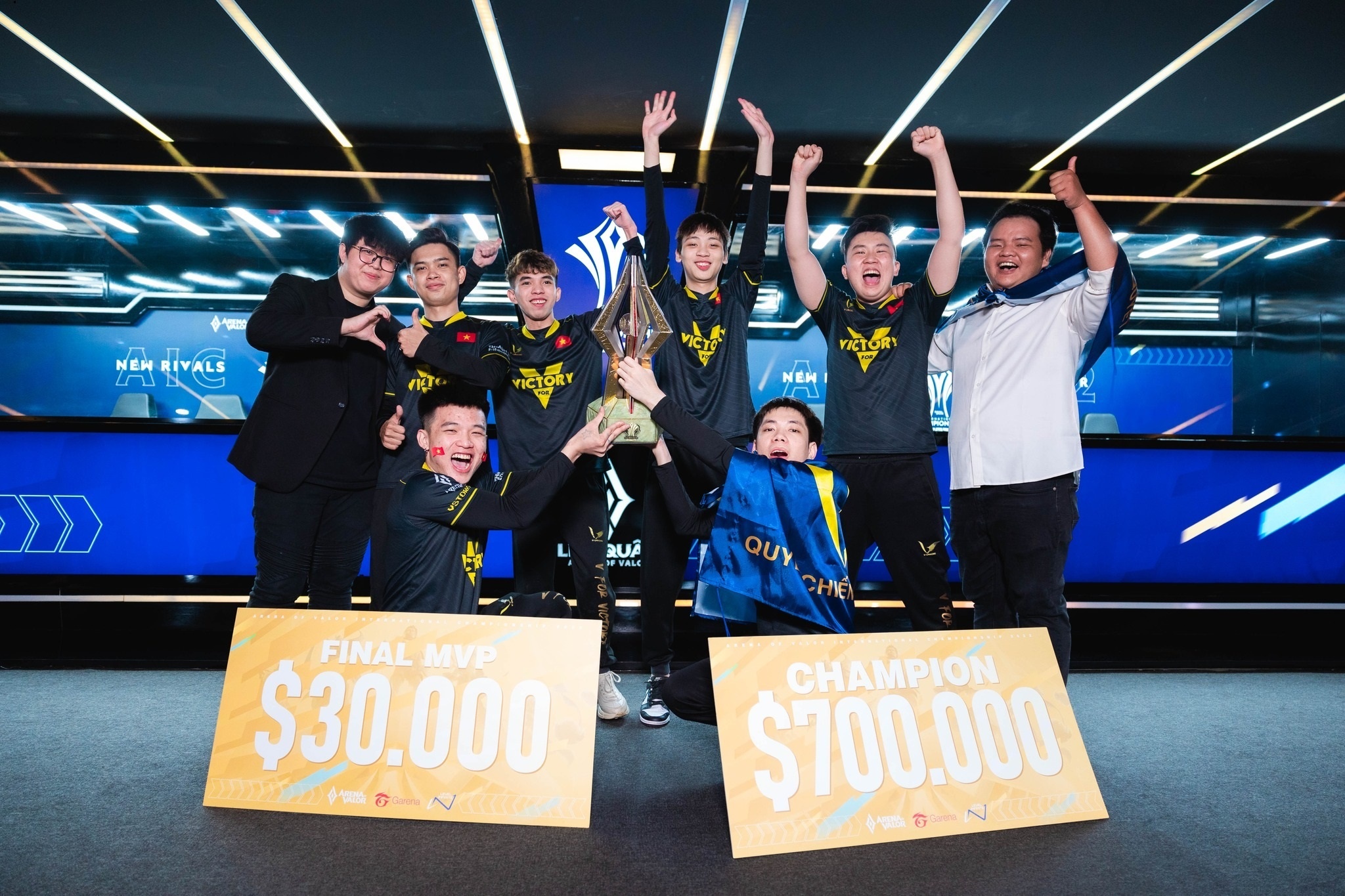 V Gaming vo dich Lien Quan Mobile Quoc te va gianh 17 ty dong hinh anh