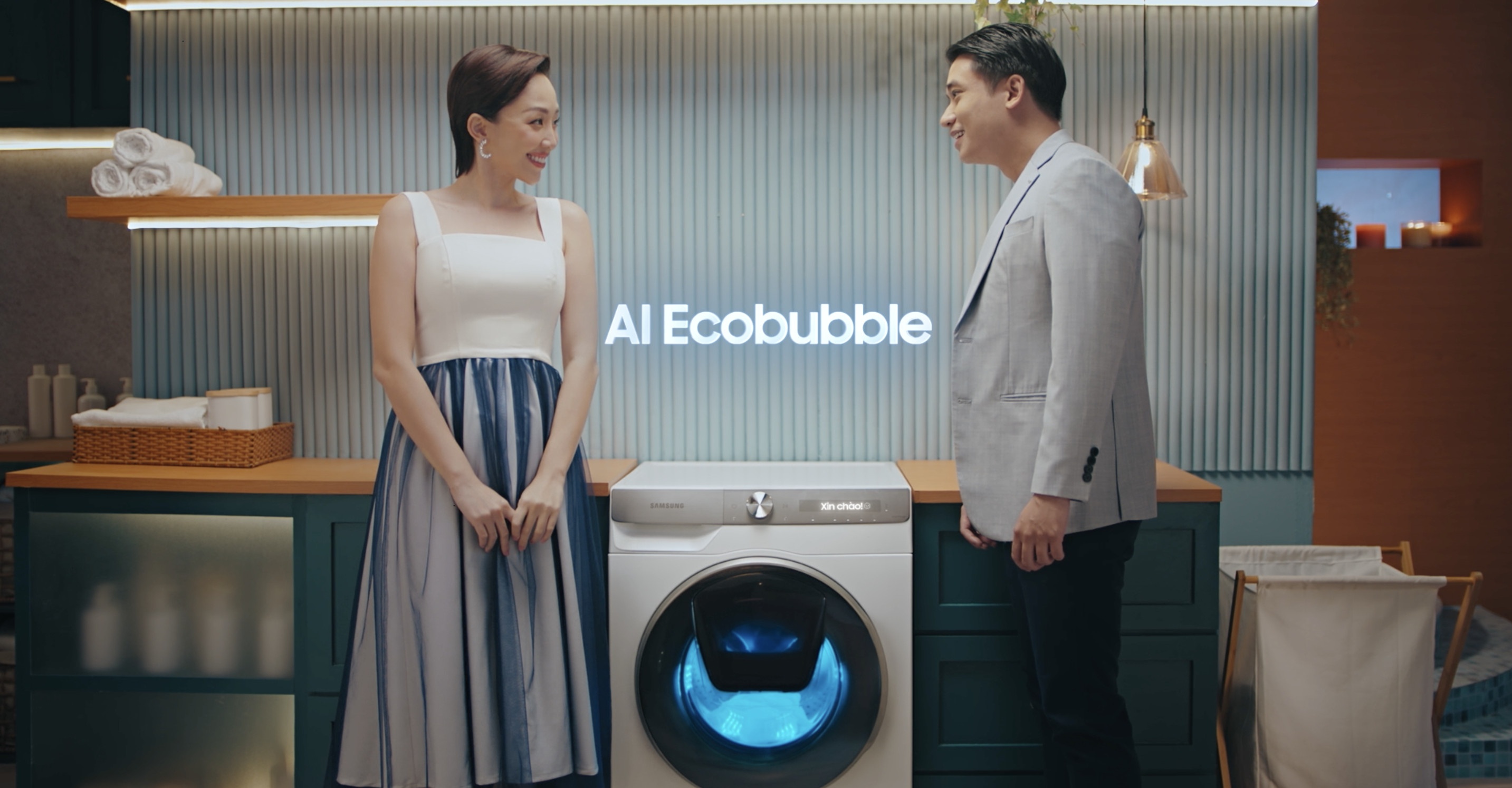 Toc Tien tiet lo chan ai anh 1