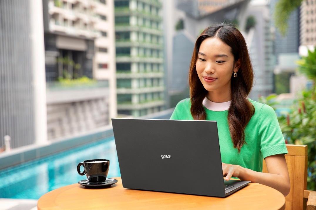 Bi kip hybrid working hieu qua cho dan cong so hinh anh