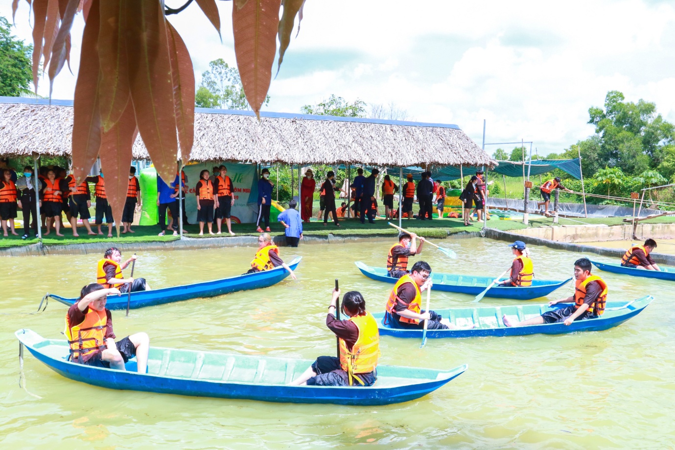 Quoc te A Chau anh 2