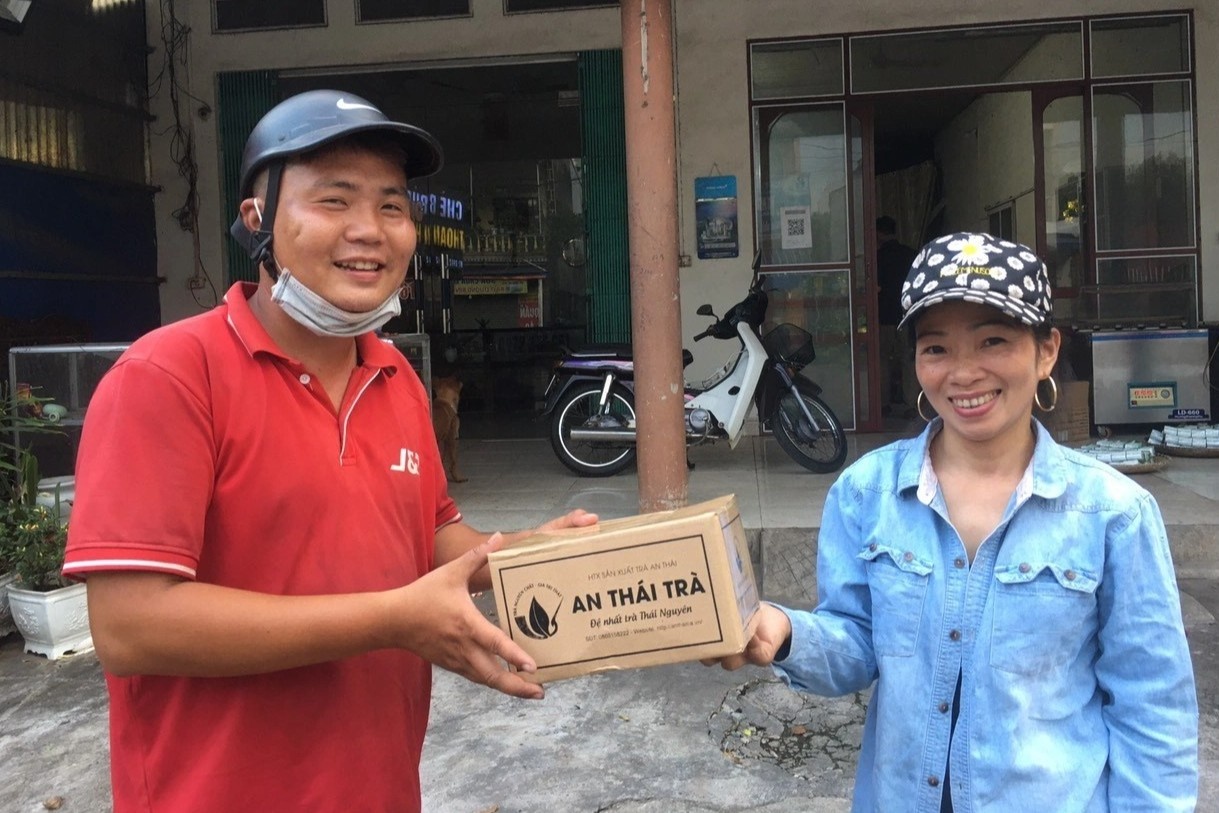 Hanh trinh 4 nam 'giao nhan nu cuoi' cua nhung chien binh ao do hinh anh